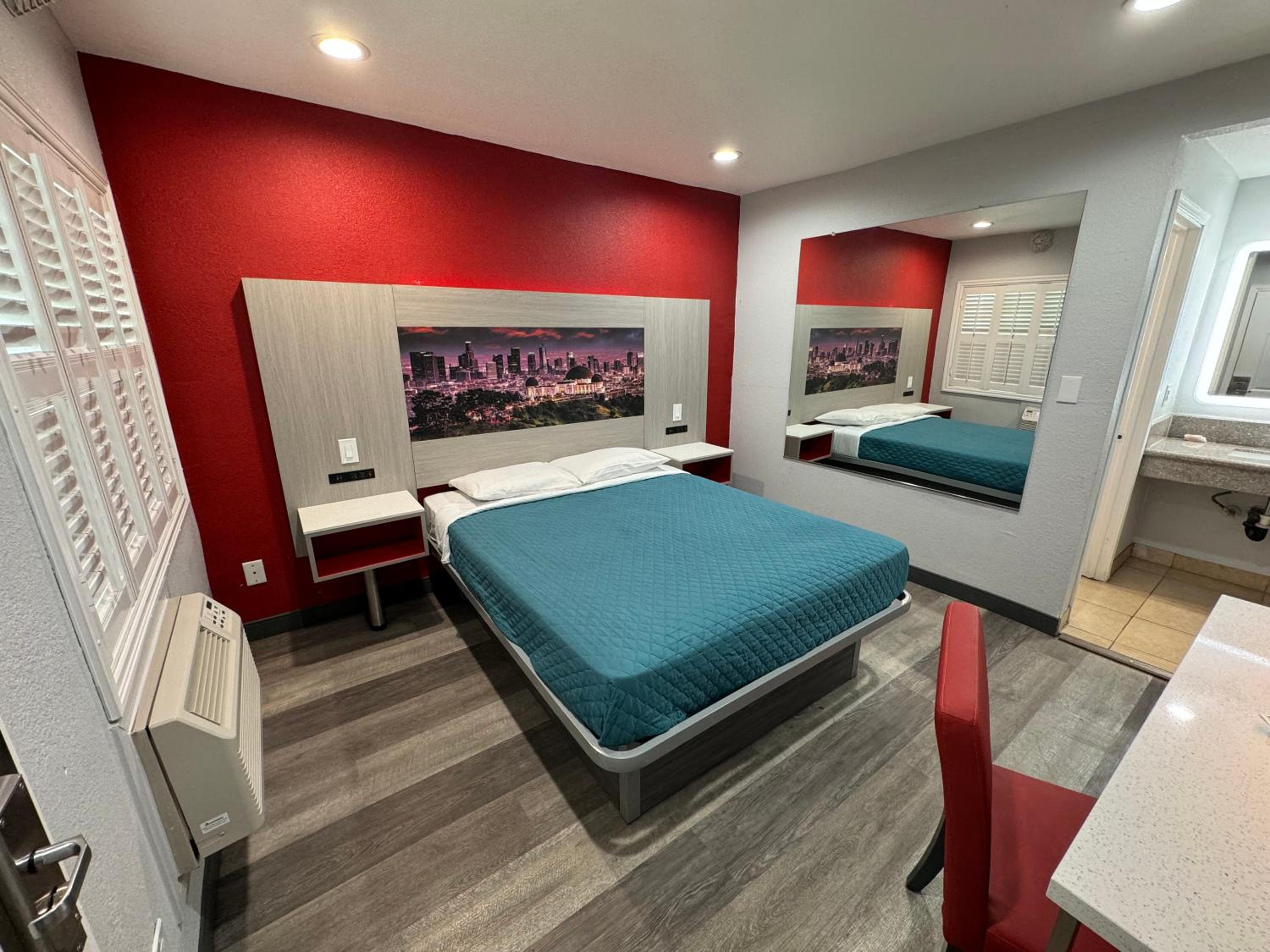 Queen Room - Photo 21