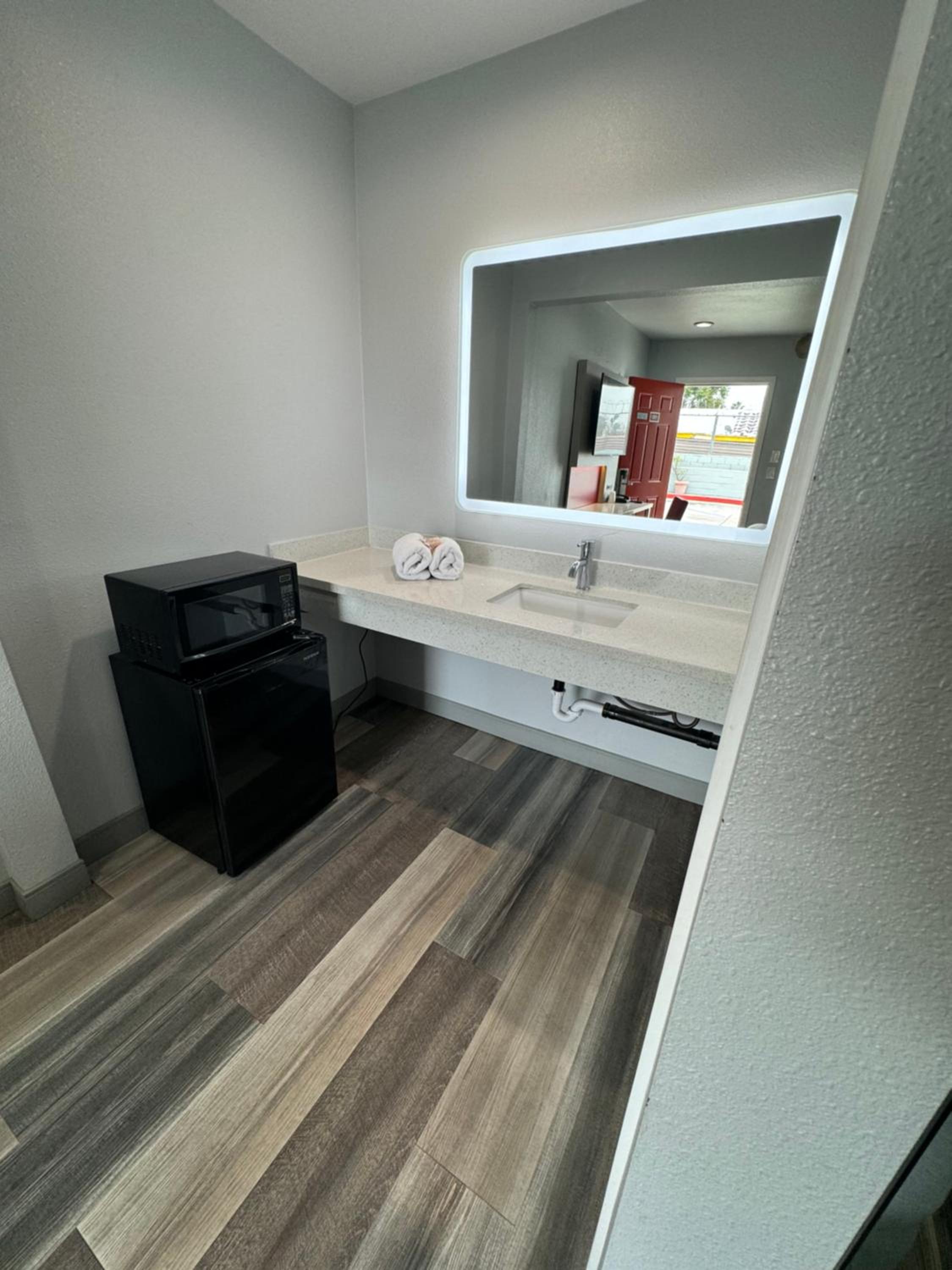 Queen Room - Photo 27
