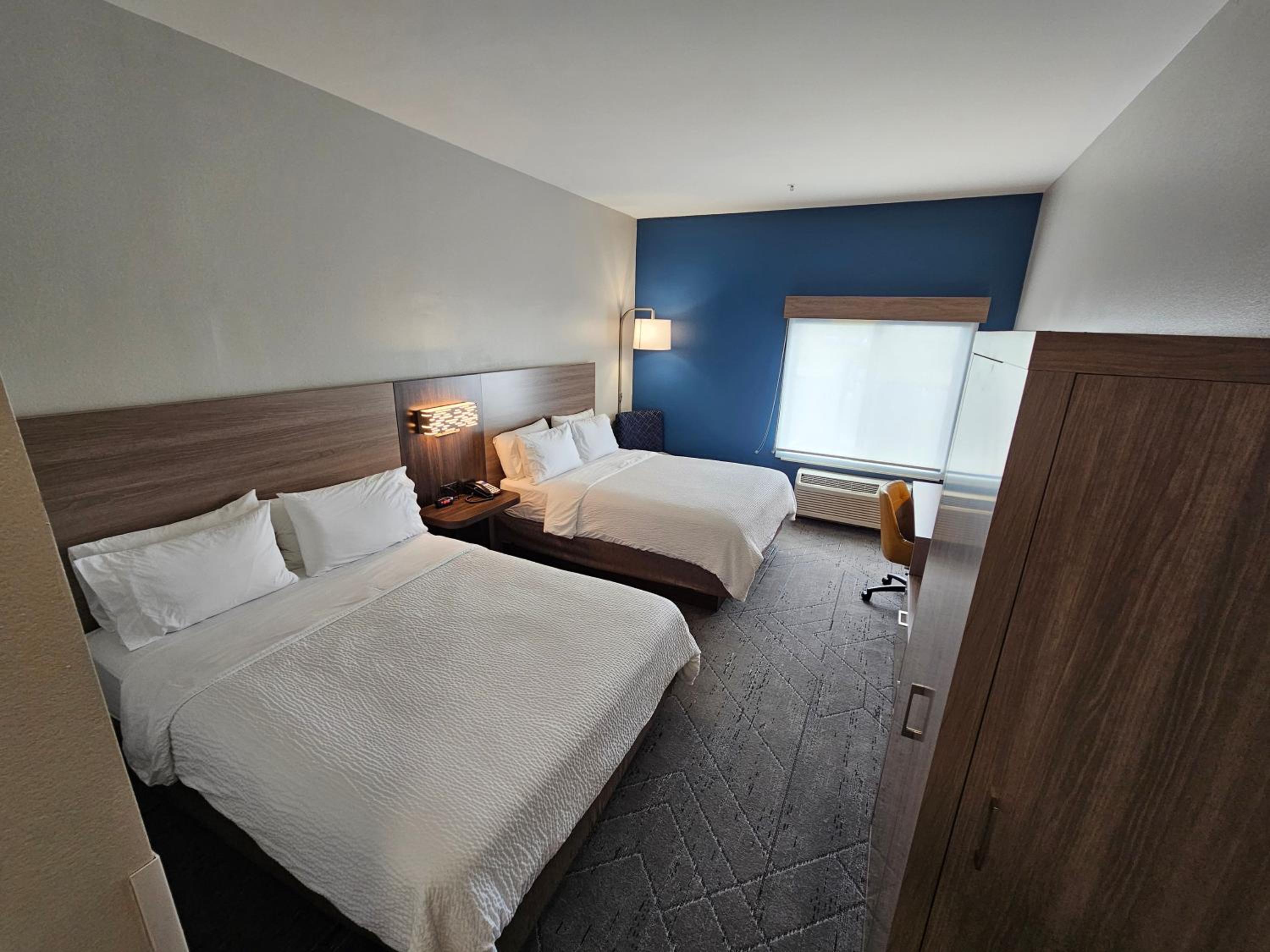 Standard Room with Two Queen Beds - Photo 1
