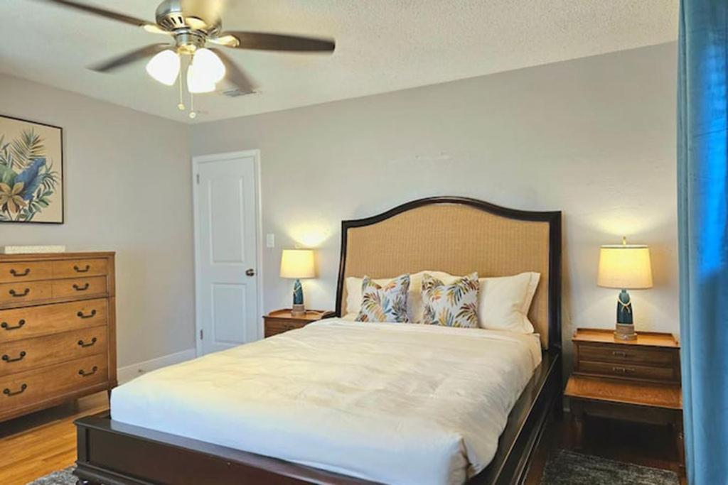 Three-Bedroom House photo 1