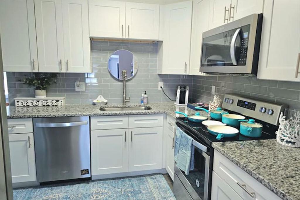 Three-Bedroom House photo 3