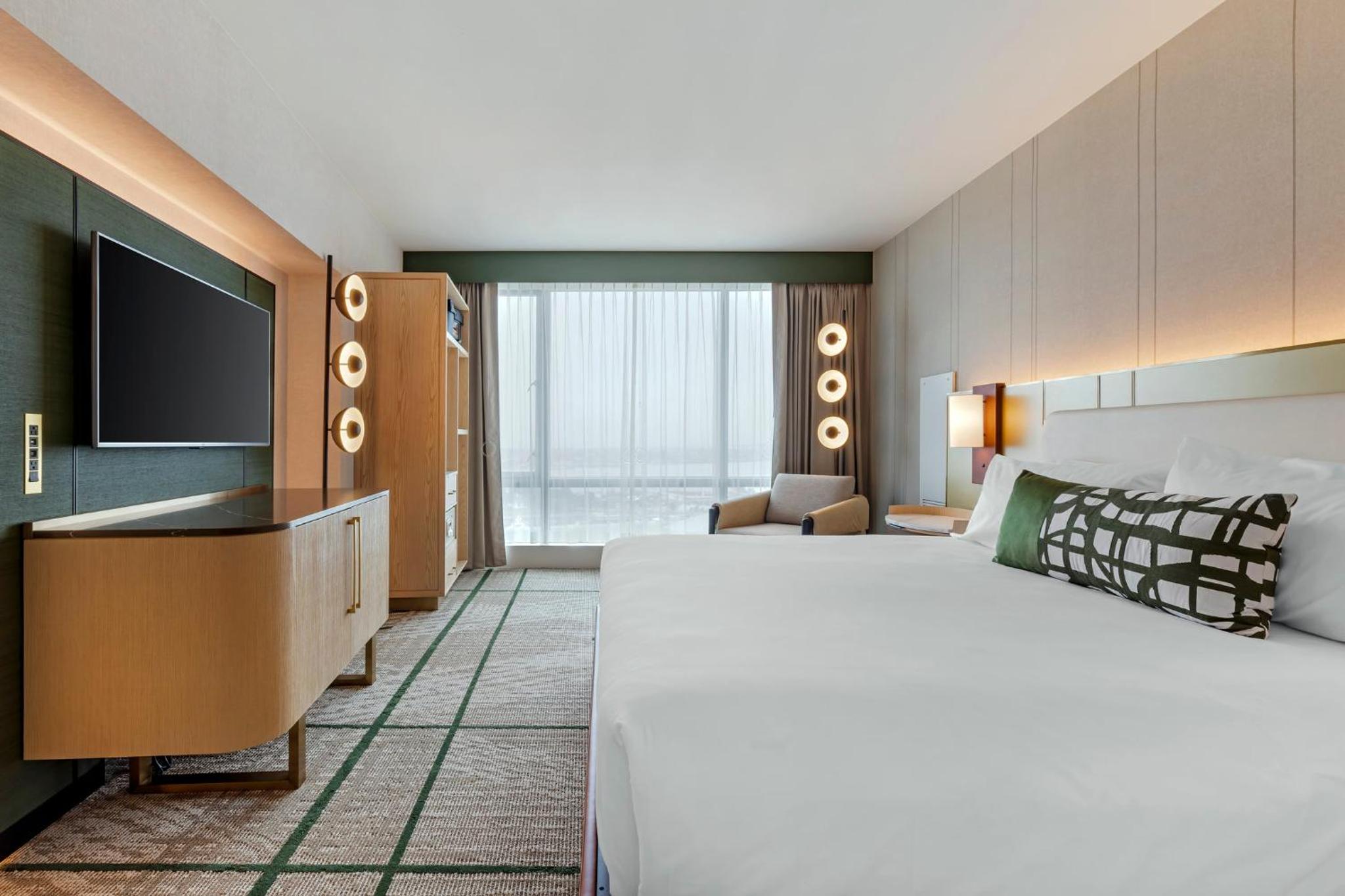 Deluxe Room with King Bed - City View - Photo 4
