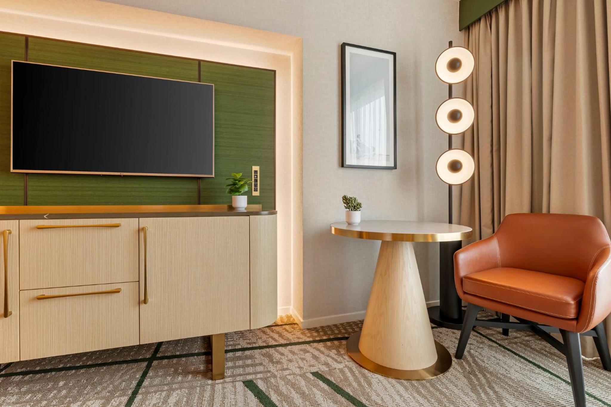 Spacious Premier Room with King Bed - Bay View - Photo 3