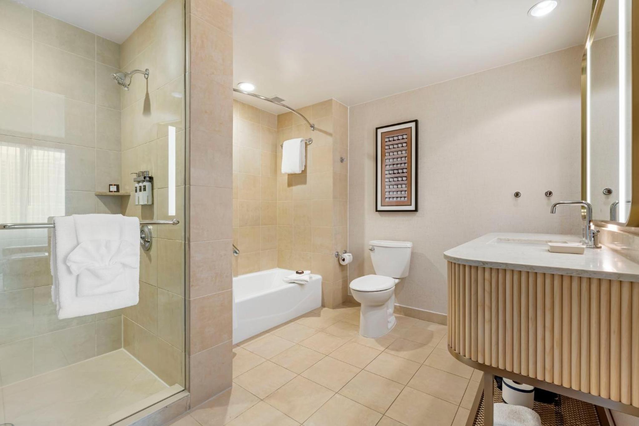 Spacious Executive Suite with King Bed - Pool View - Photo 2