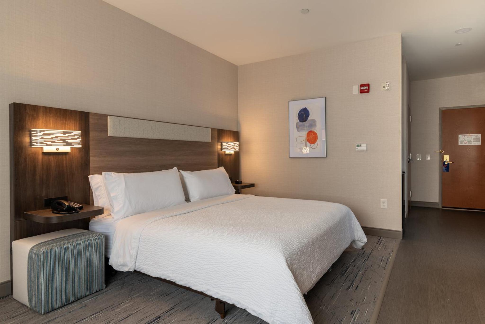 Standard King Room - Photo 1