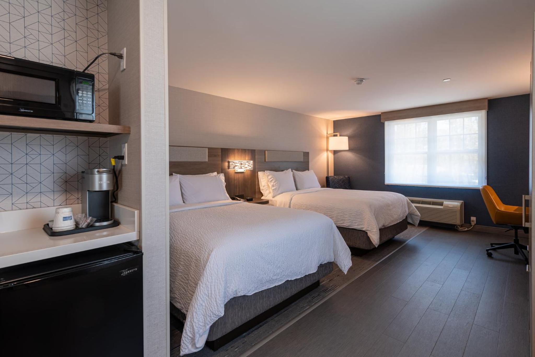 Standard Room with Two Queen Beds - Photo 1