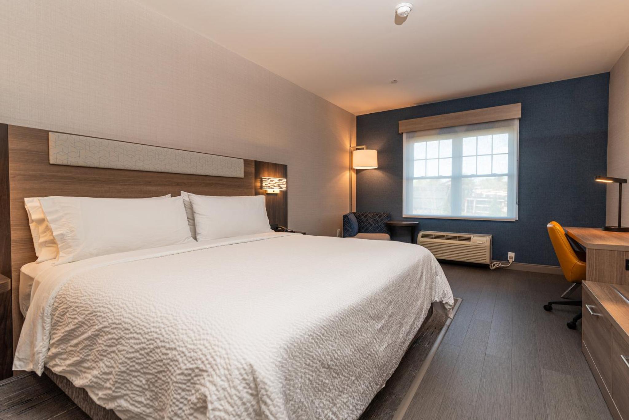 Standard King Room - Photo 5