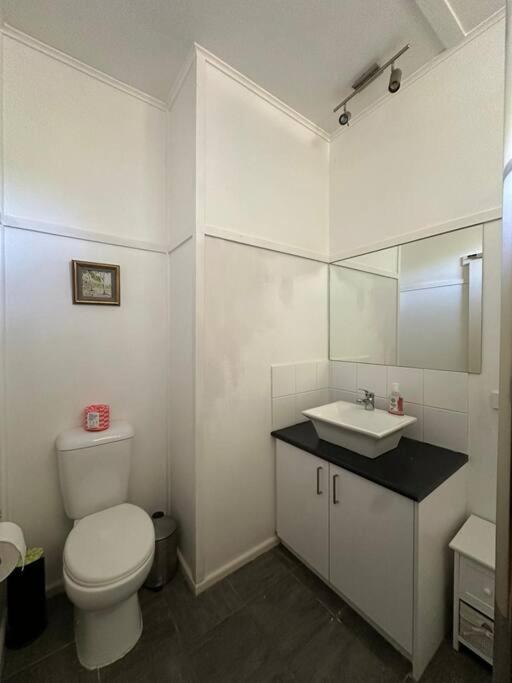 Three-Bedroom House photo 2