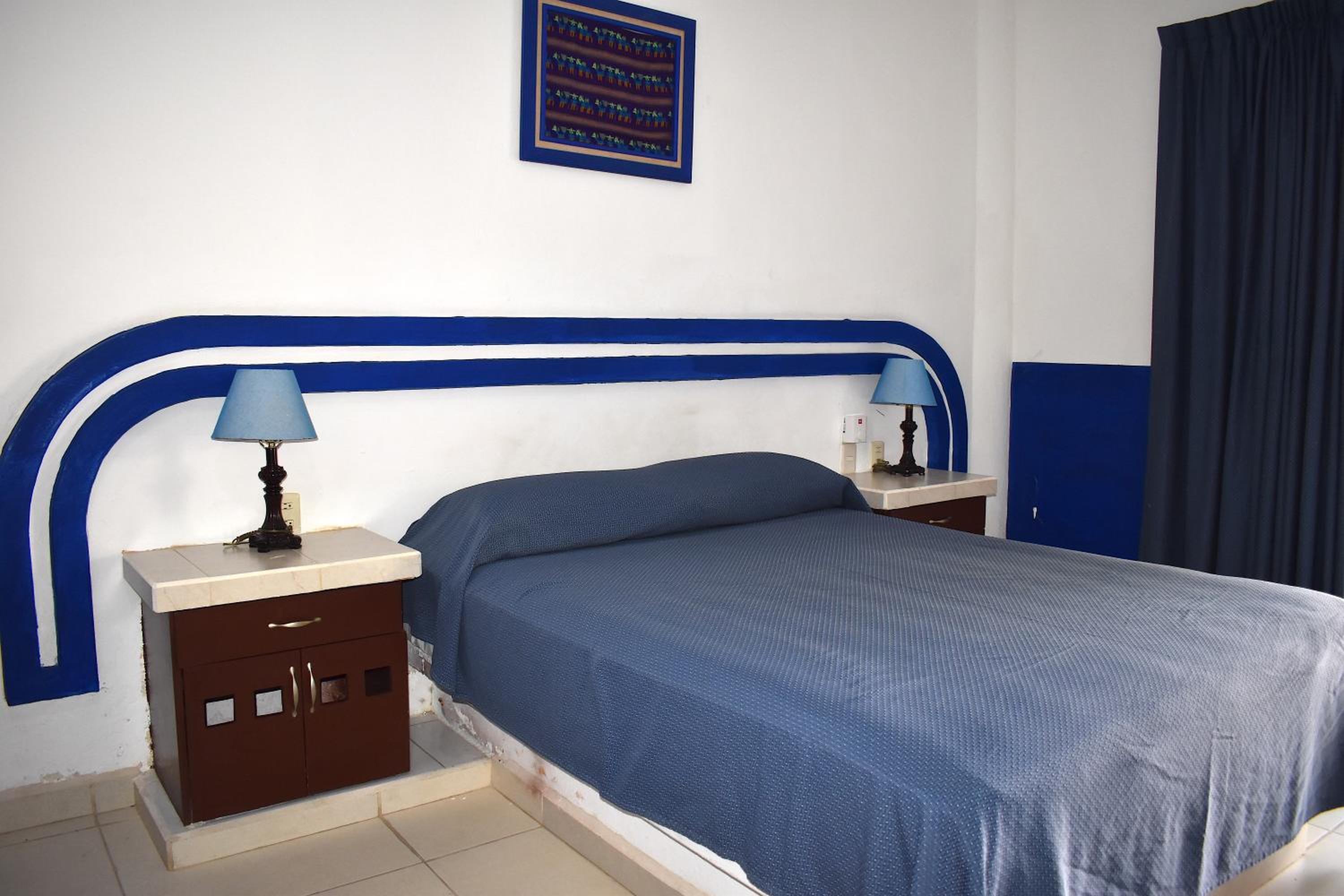 Queen Room - Photo 12