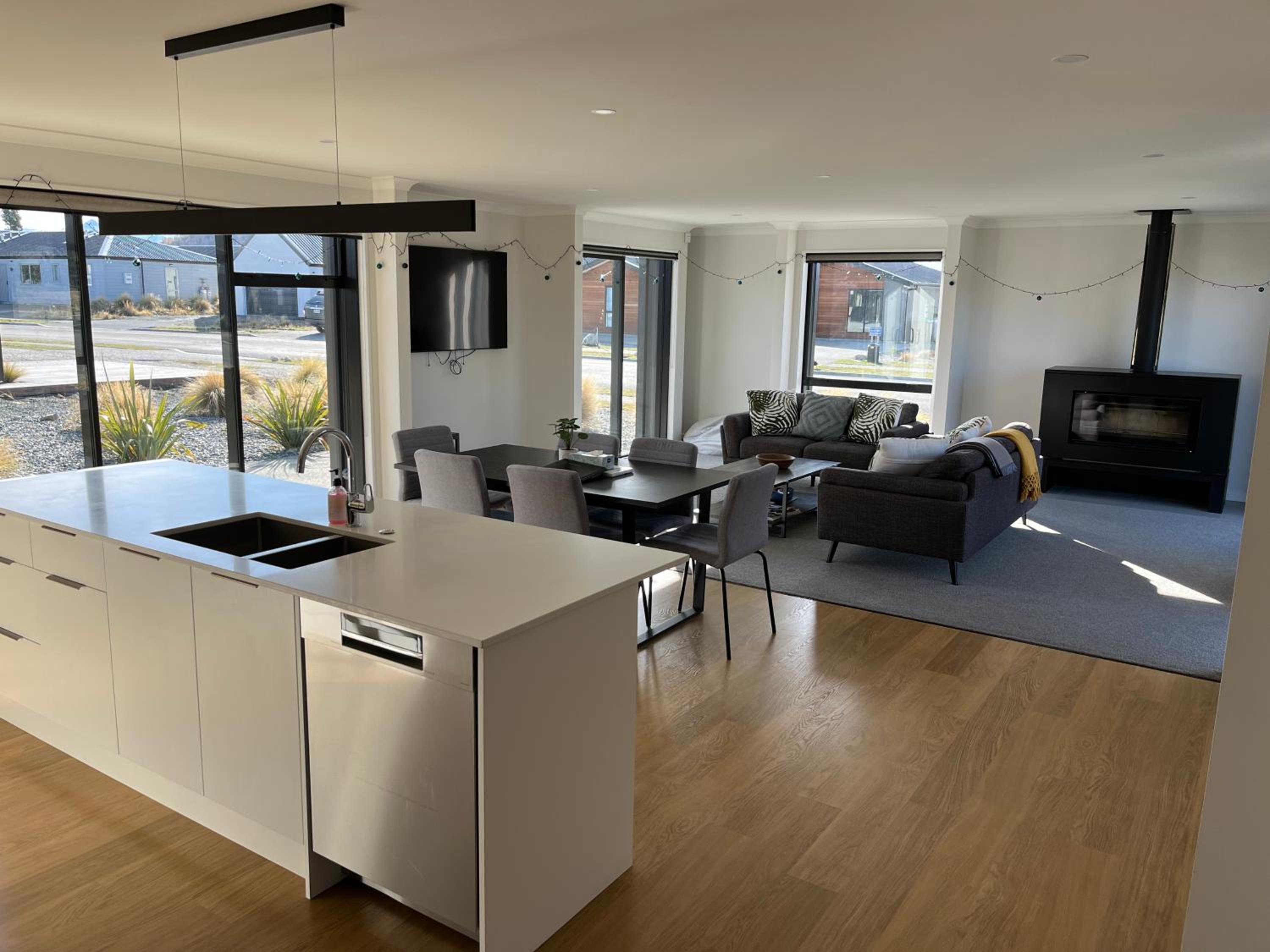 Five-Bedroom House - Photo 16