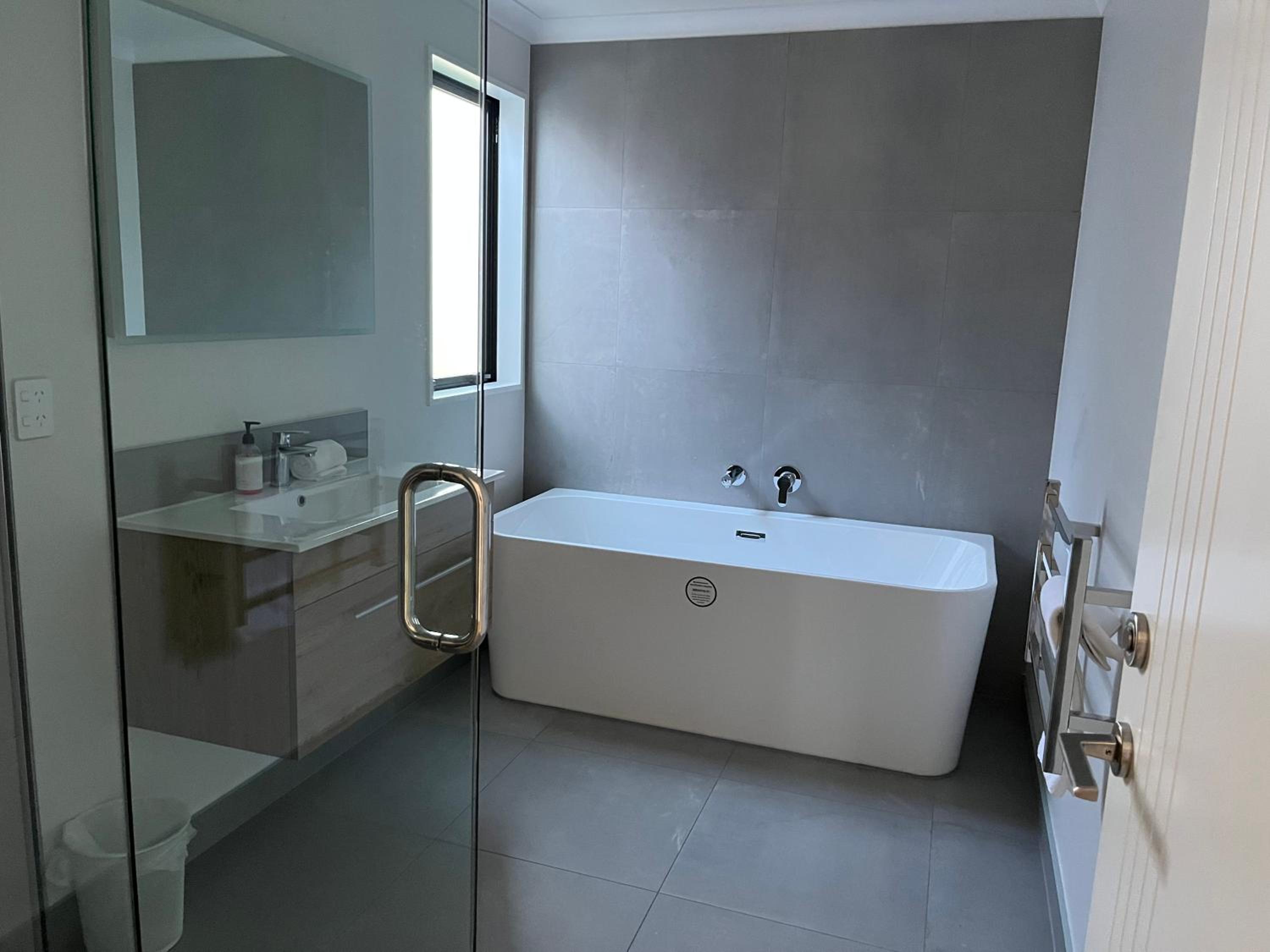 Five-Bedroom House - Photo 17