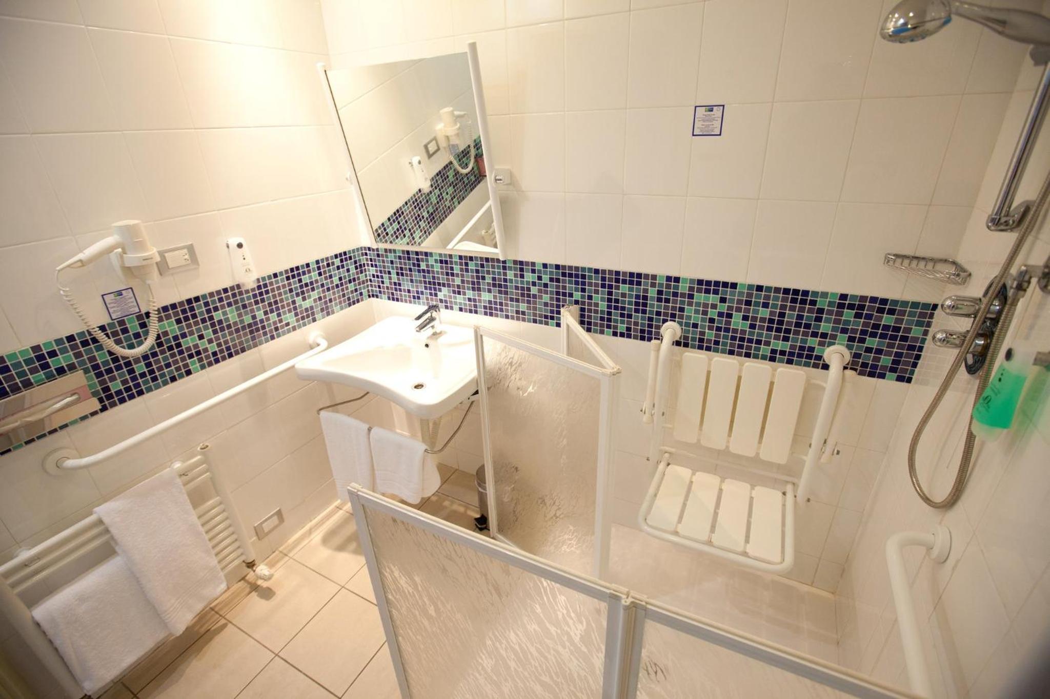 Standard Double Room with Free Breakfast - Accessible - Photo 2