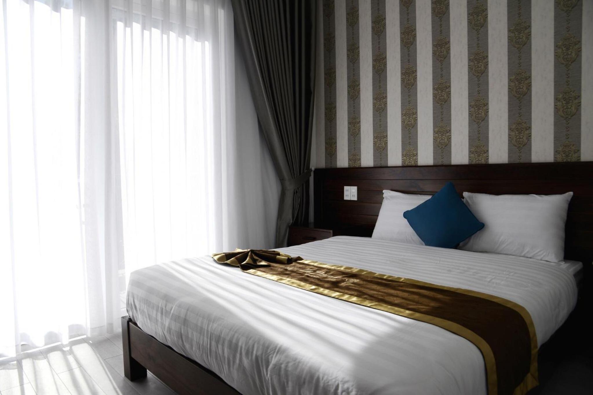 Double Room with Balcony - Photo 7