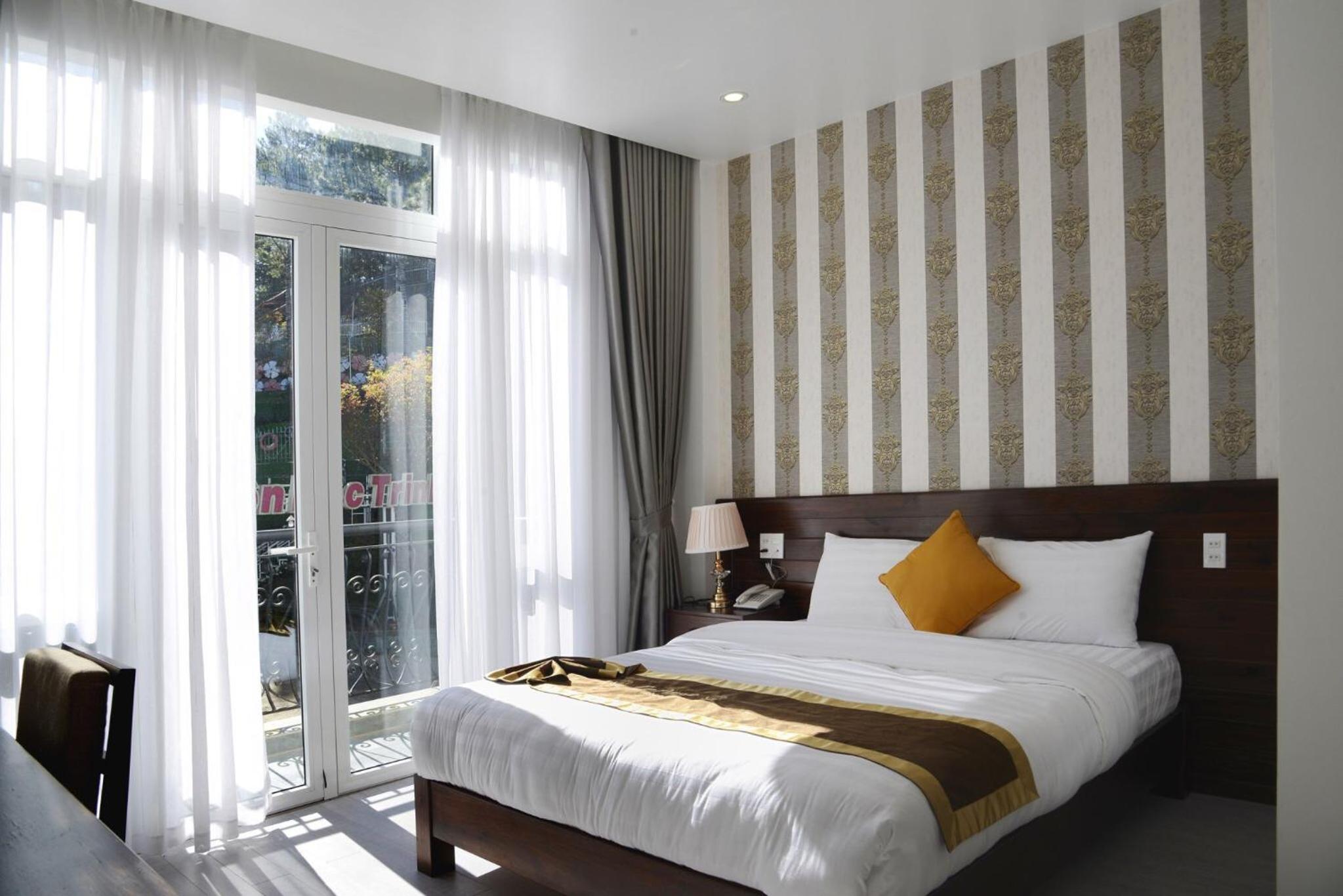 Double Room with Balcony - Photo 6