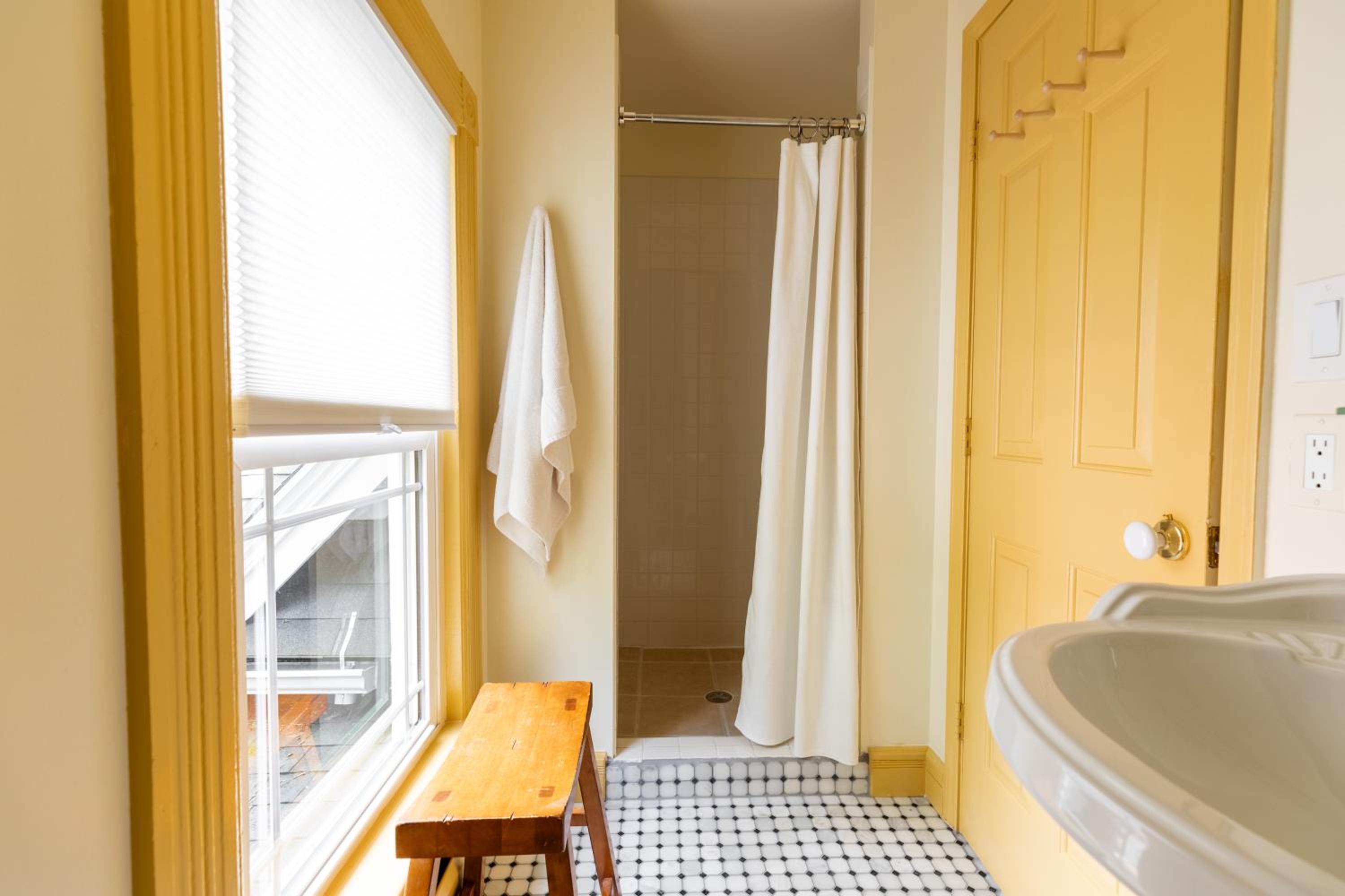 Deluxe King Suite photo 2