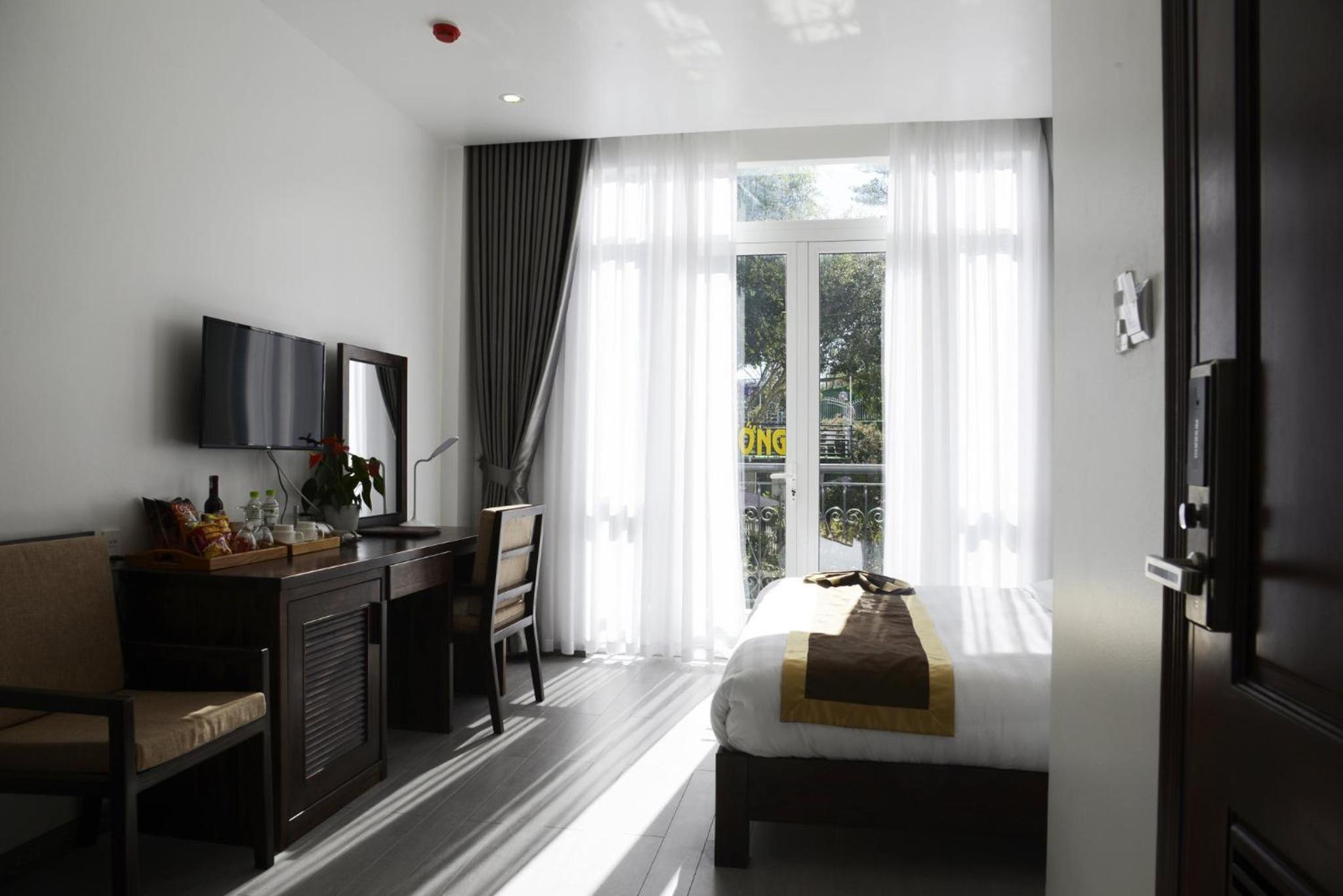 Double Room with Balcony - Photo 5