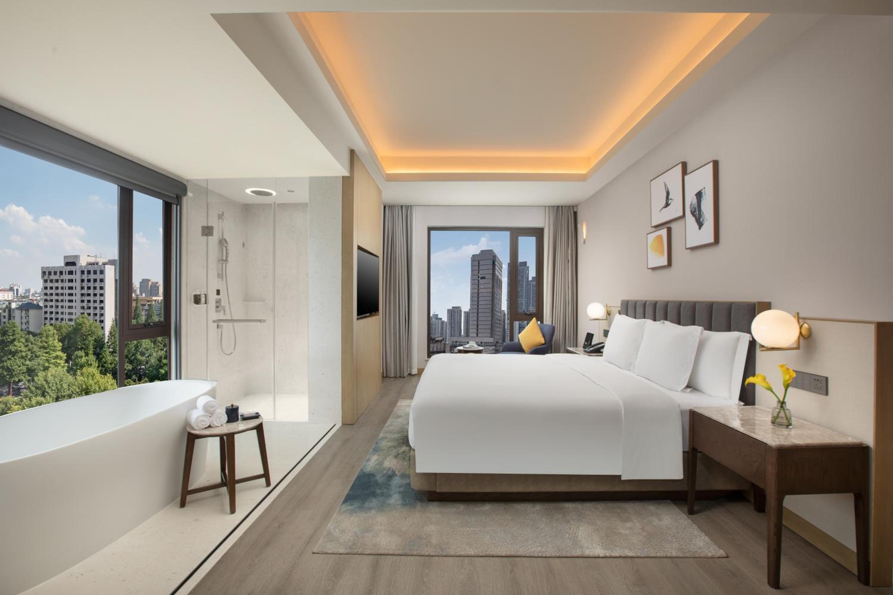 Grand King Room with City View - Photo 2