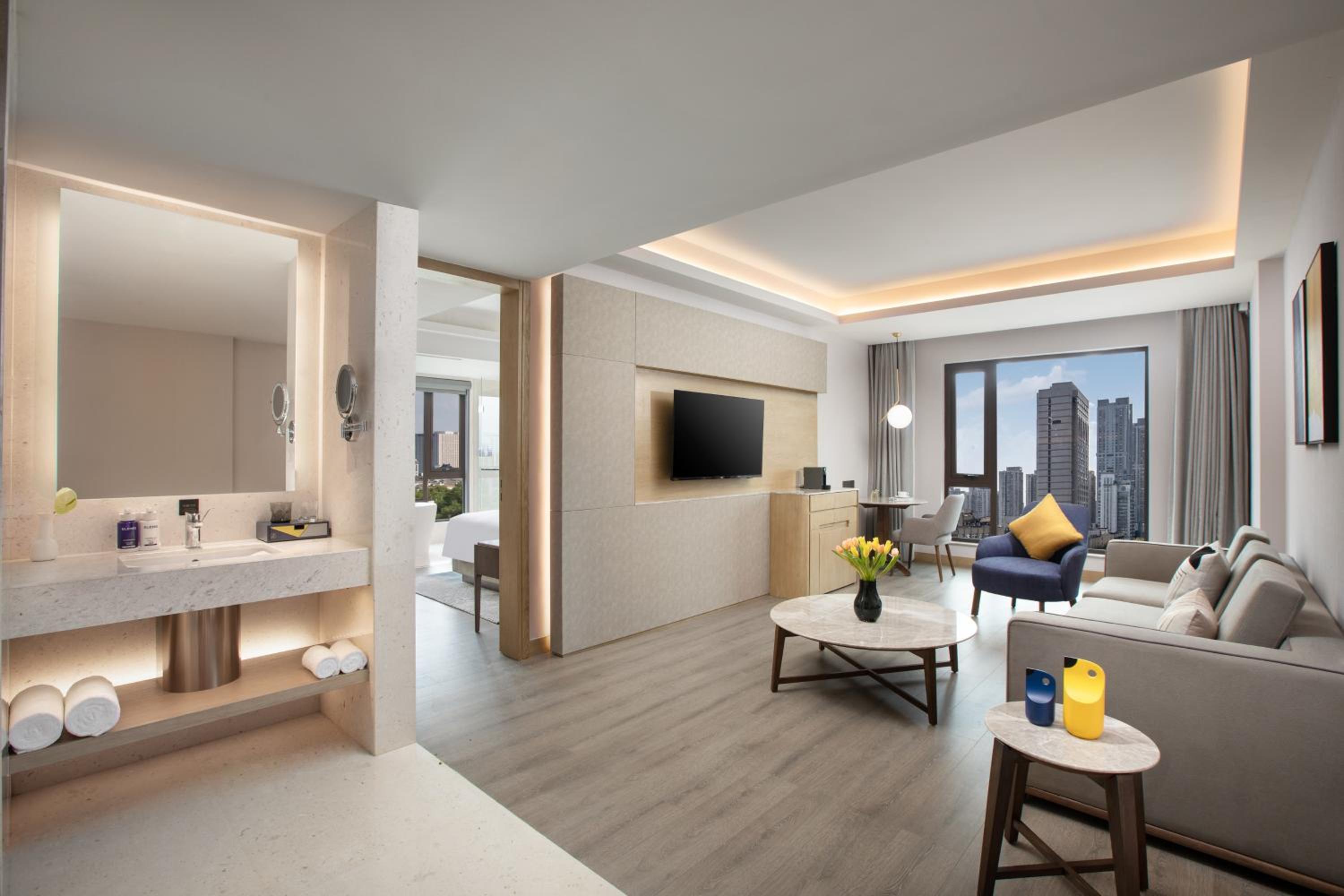 One-Bedroom Suite with City View - Photo 3