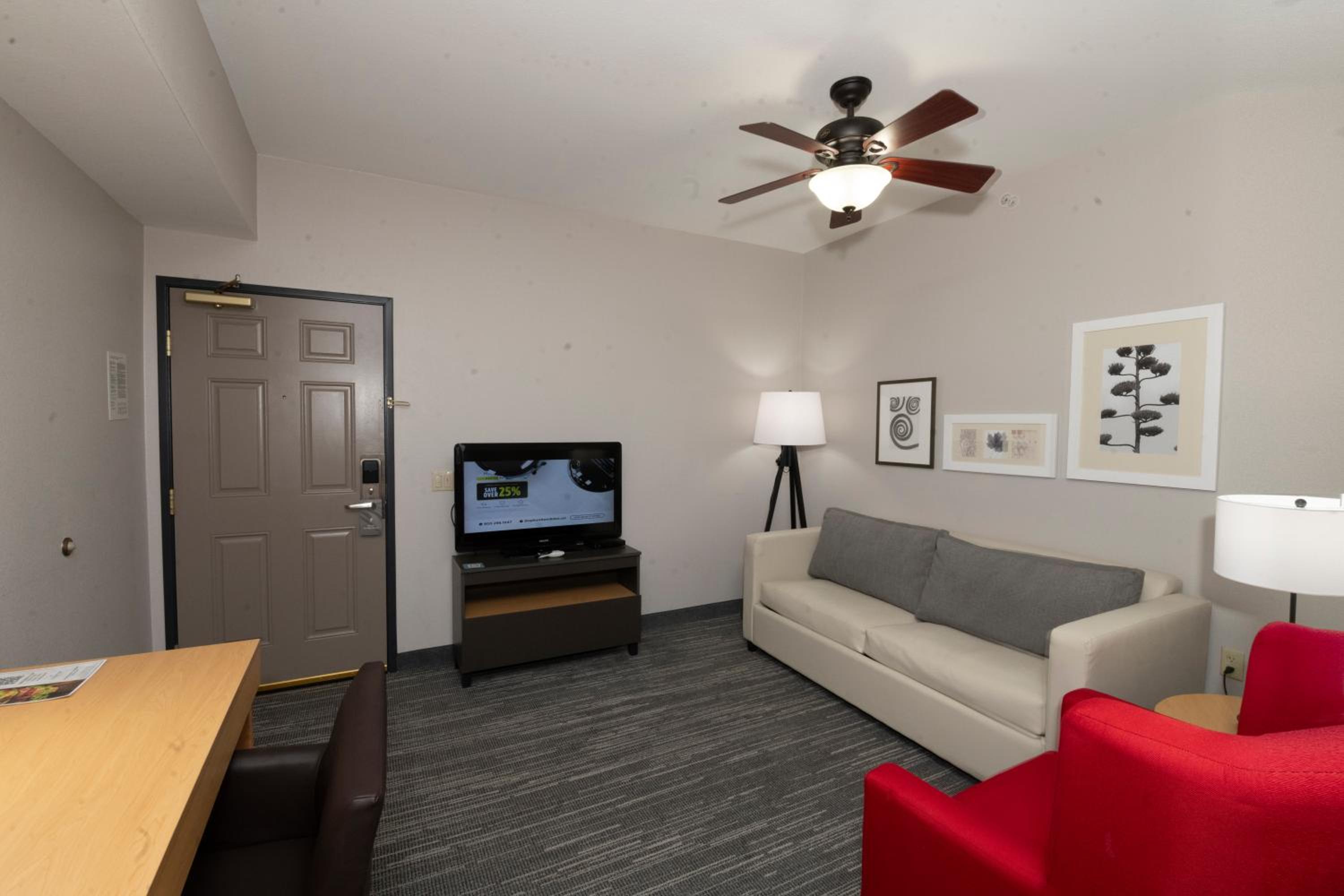One-Bedroom King Suite- Non-Smoking - Photo 7
