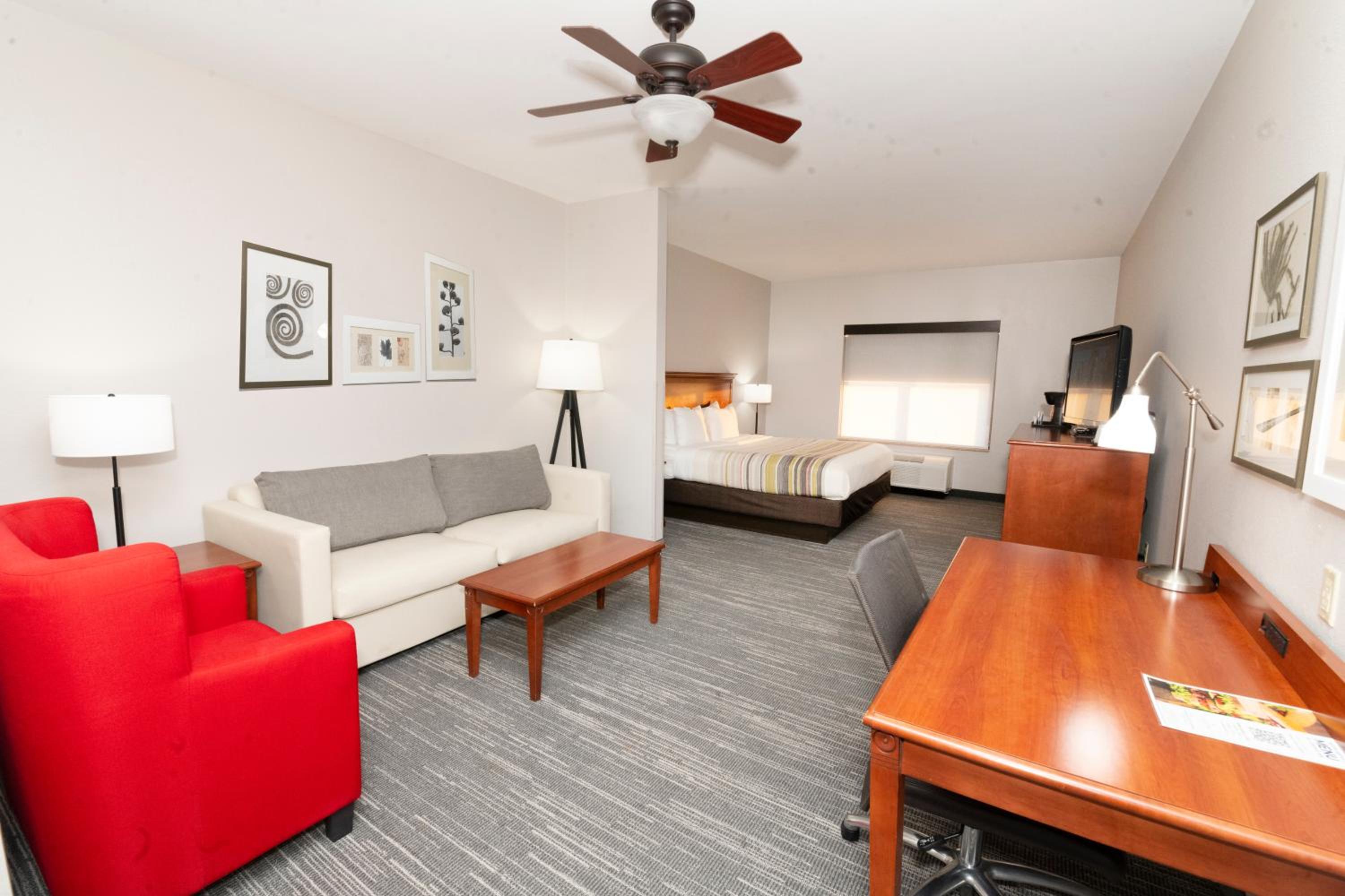 King Studio Suite - Non-Smoking - Photo 2