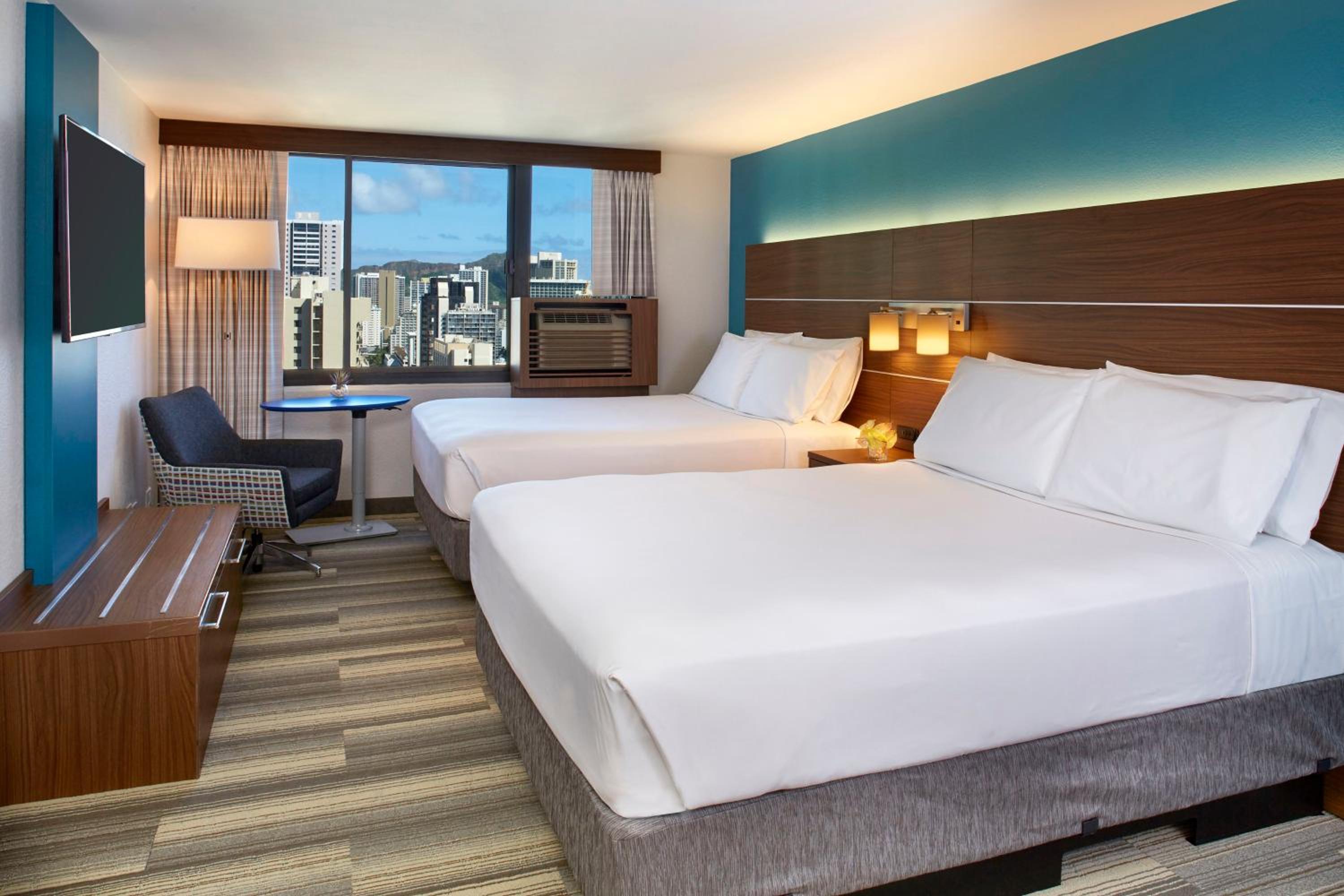Queen Room with Two Queen Beds and Partial Ocean View - Non-Smoking - Photo 5