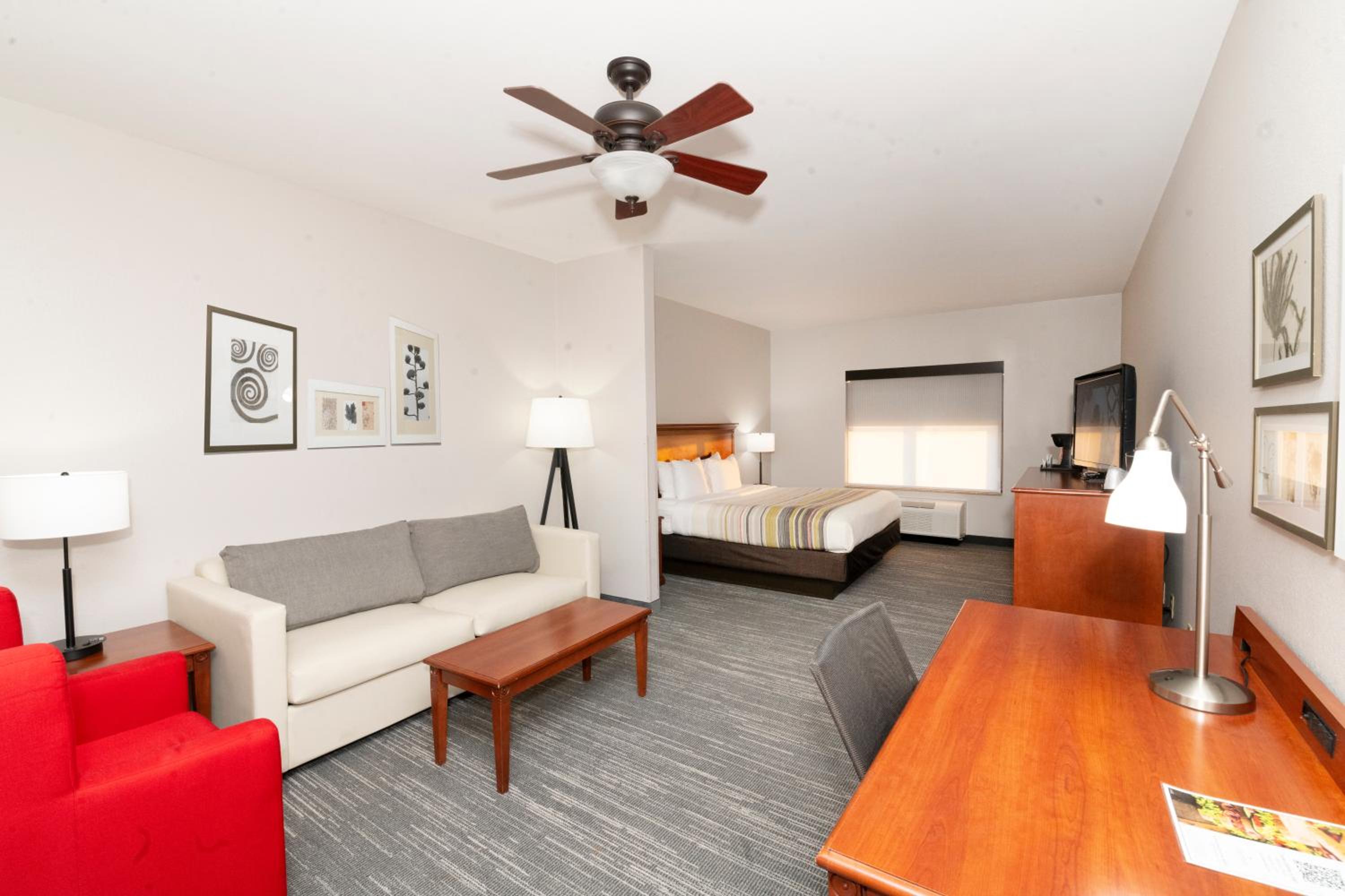 King Studio Suite - Non-Smoking - Photo 1