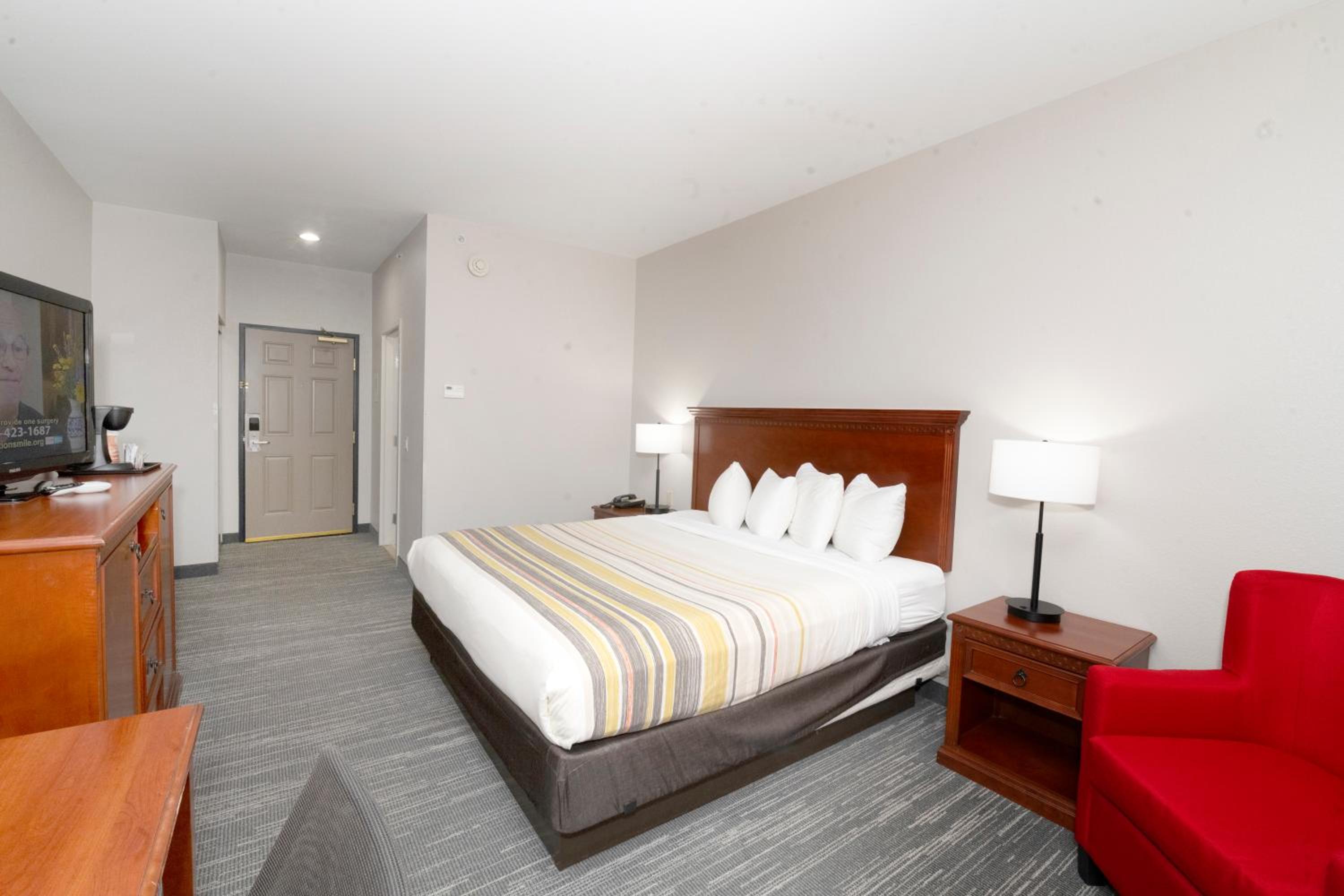 Executive King Room - Non-Smoking - Photo 2