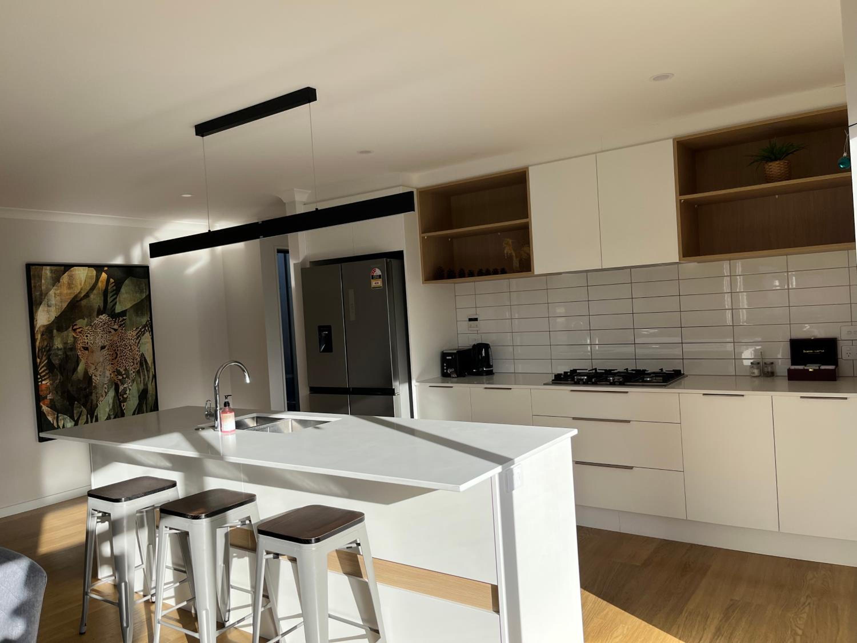 Five-Bedroom House - Photo 4