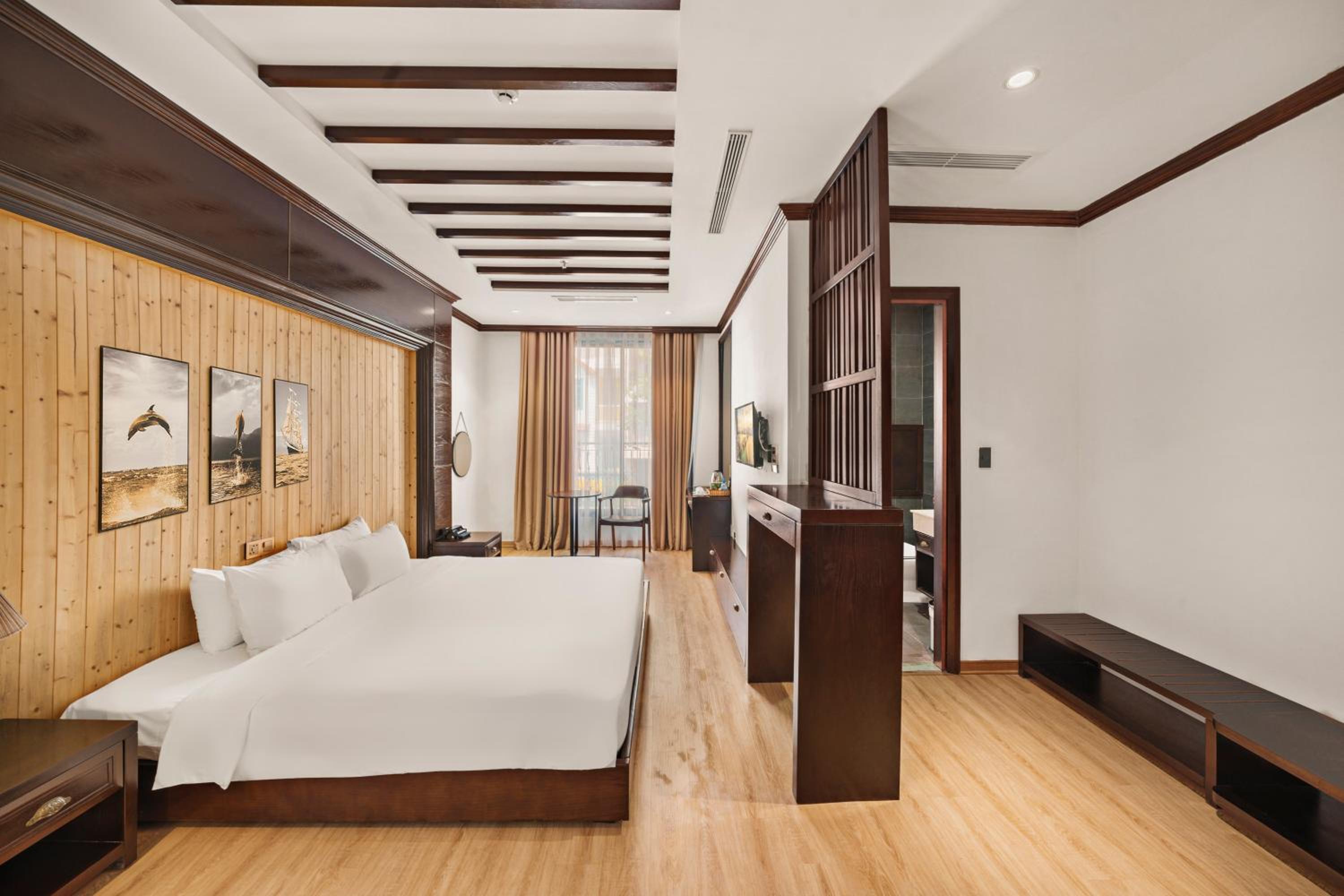 Junior Suite with Balcony