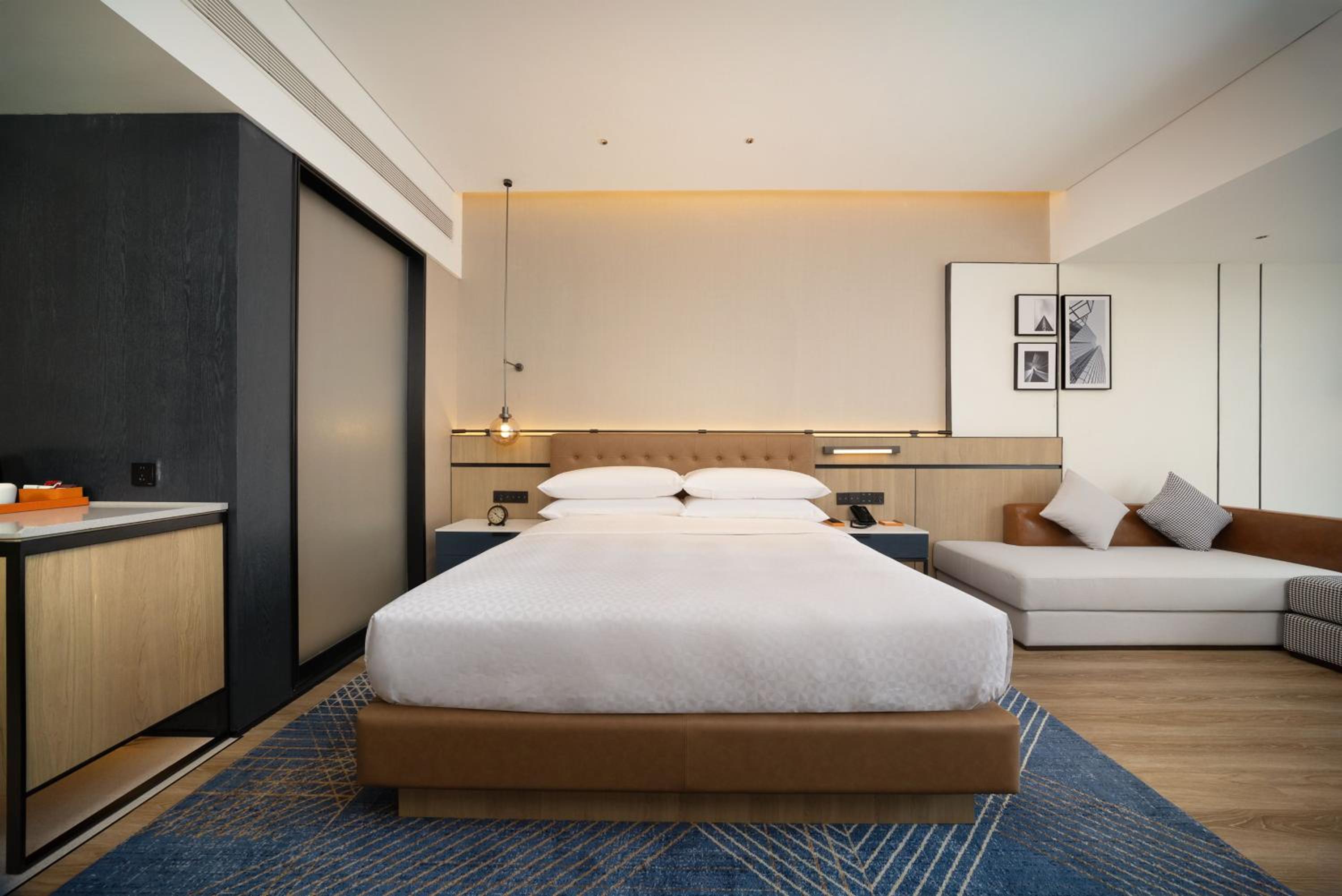 Premium King Room photo 1