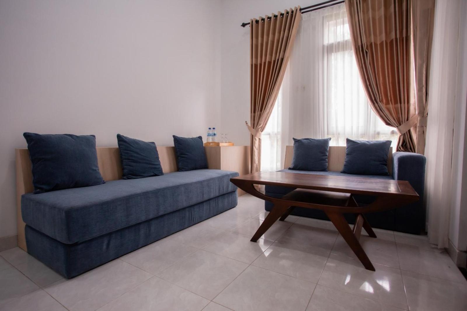 Family Room photo 3