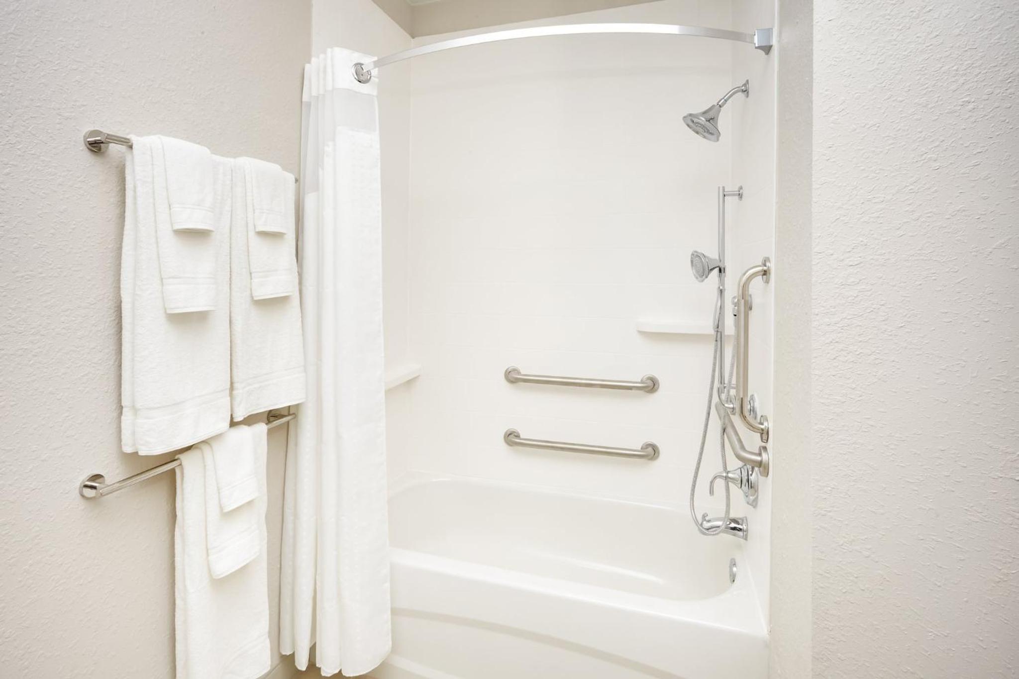 King Suite with Disability Access and Bathtub - Non Smoking photo 1