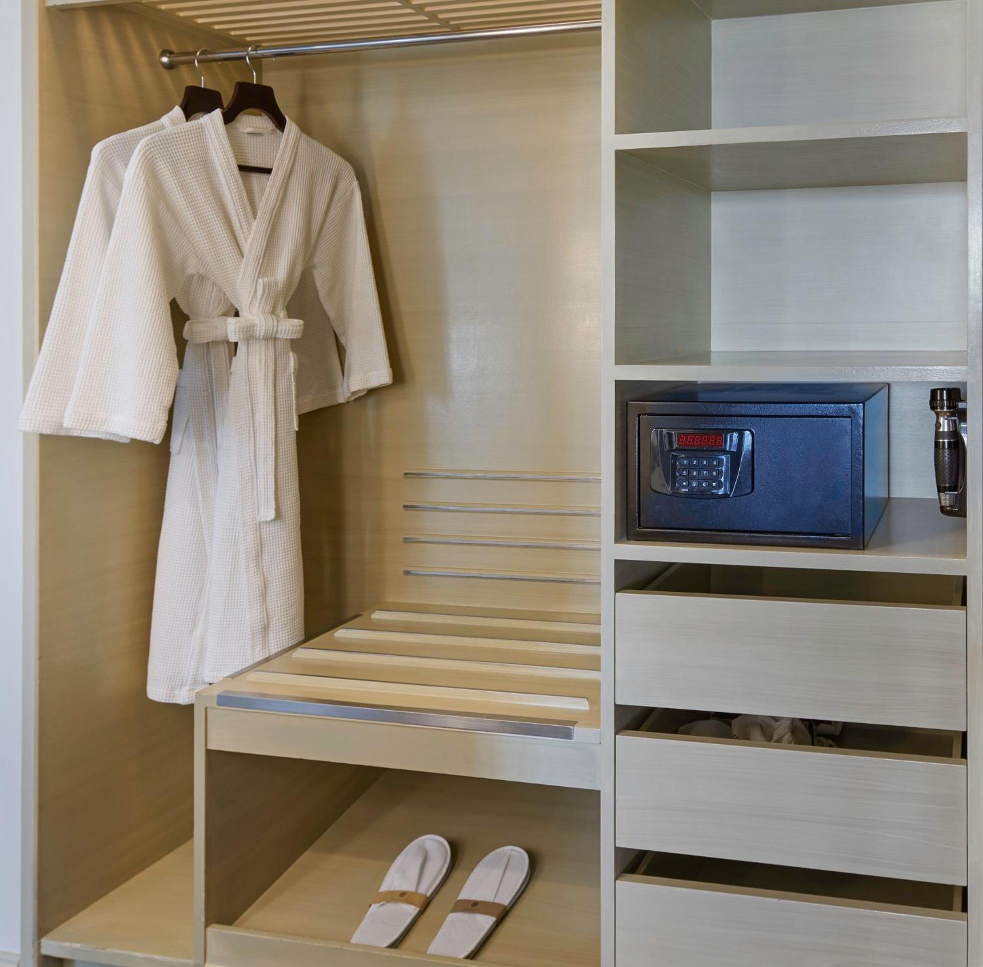 Deluxe Room - Photo 4
