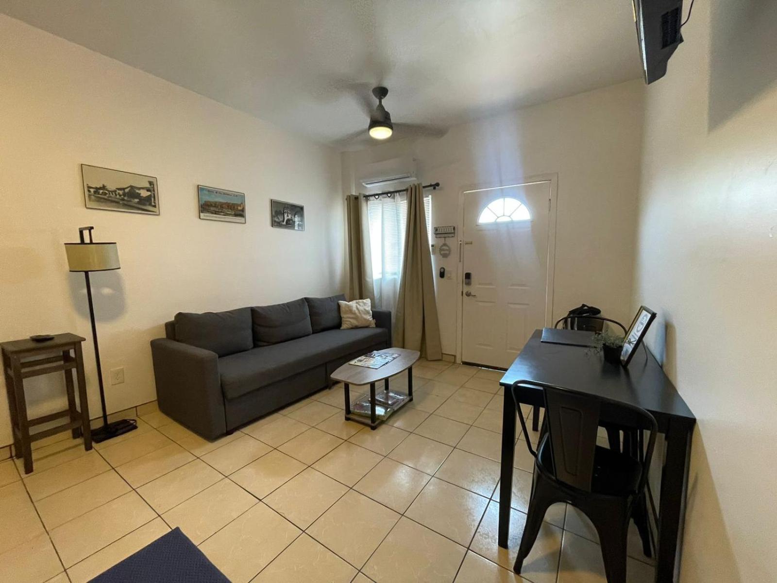 One-Bedroom Apartment photo 3