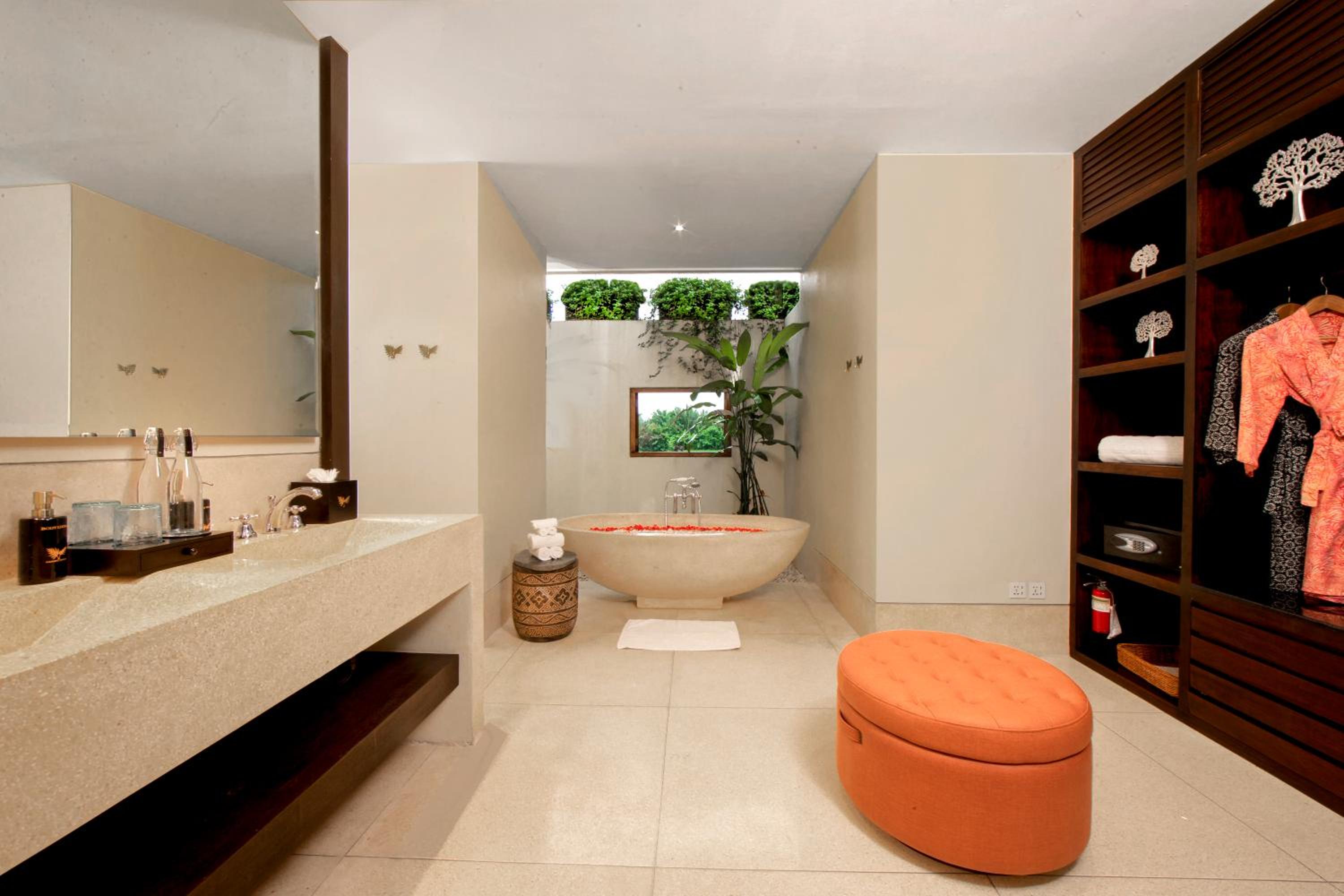 Jungle View Royal Suite with Free Daily Sunset Yoga and Afternoon Tea photo 2