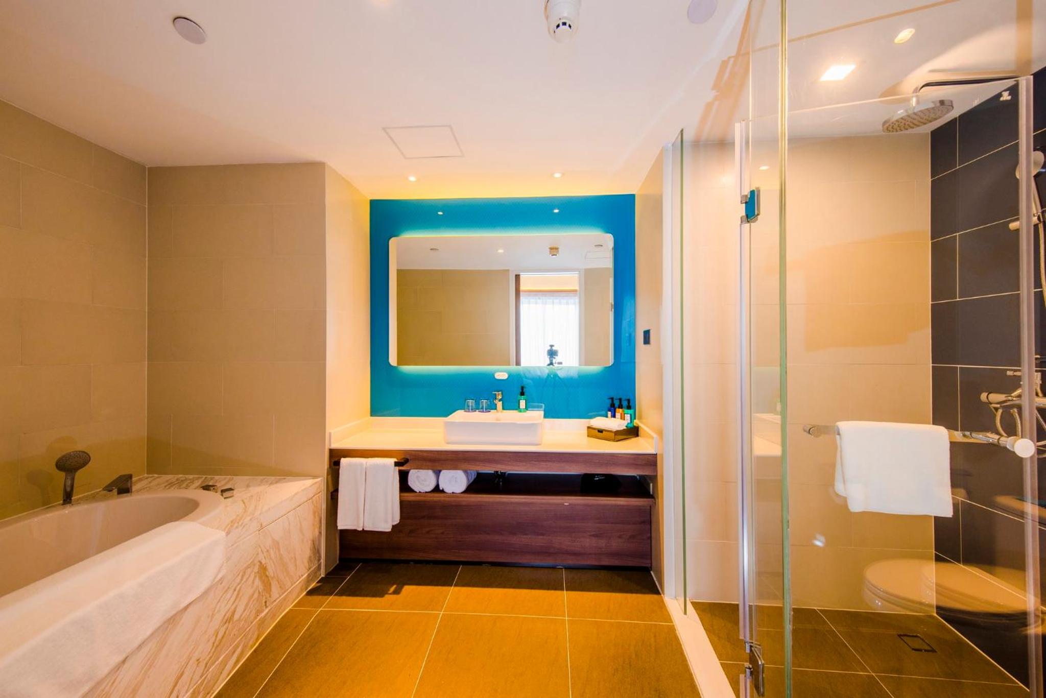 One-Bedroom Suite - Photo 5