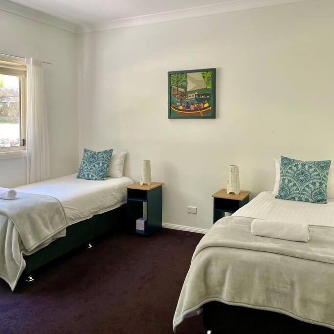 Six-Bedroom House photo 1