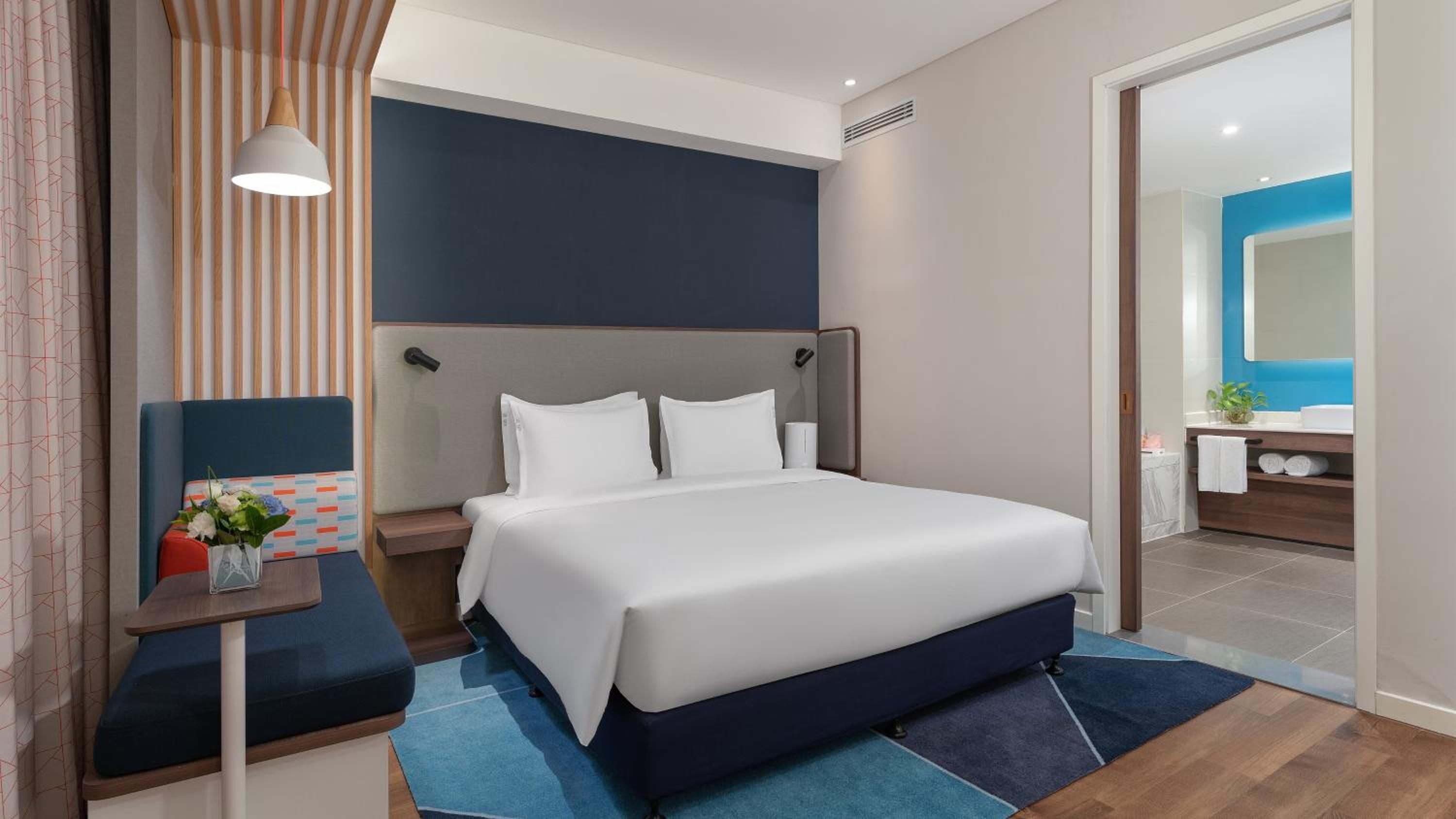 One-Bedroom Suite - Photo 6