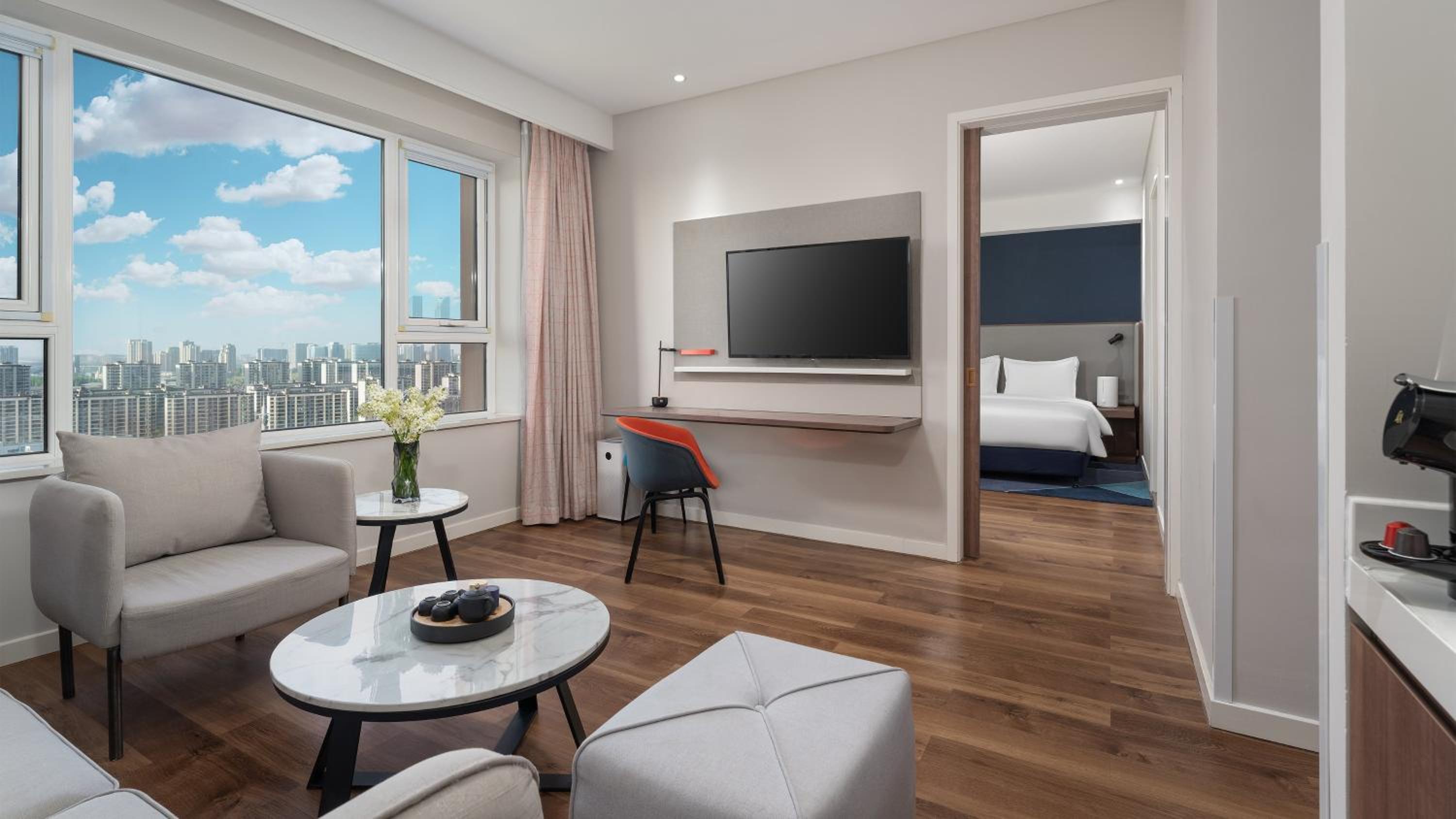 One-Bedroom Suite - Photo 7