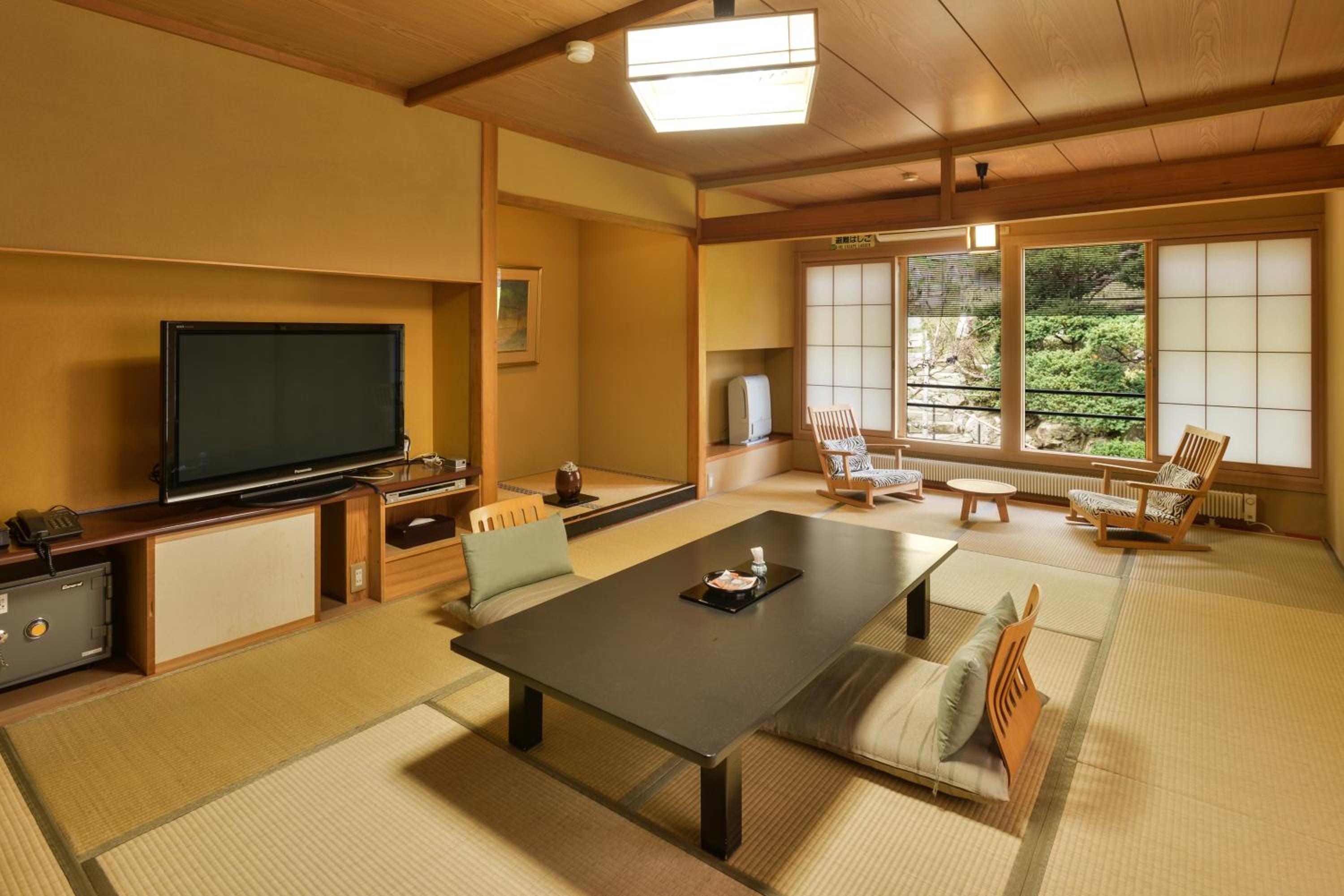 Economy Japanese-Style Room - Smoking photo 1