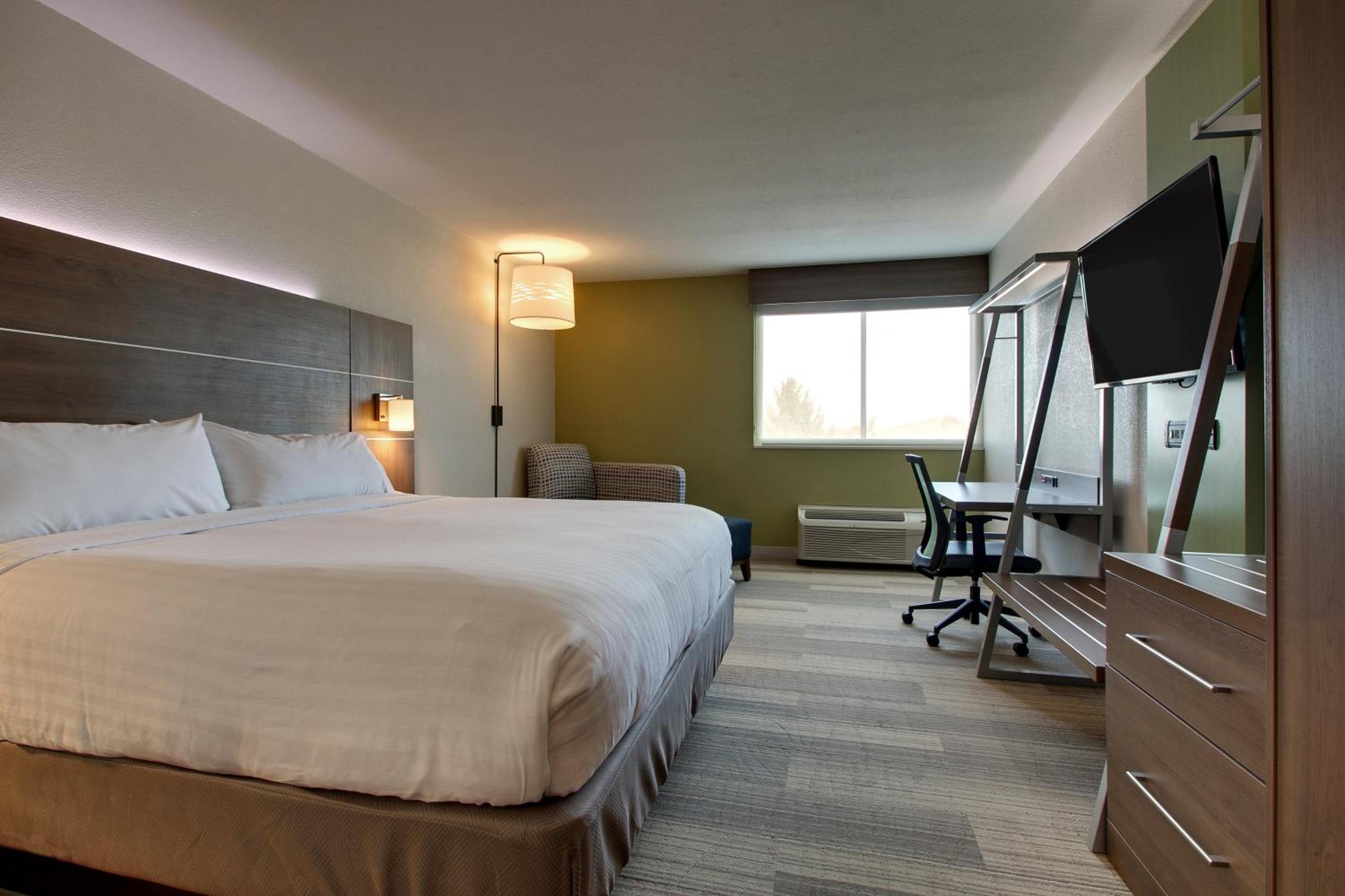 King Suite with Sofa Bed - Photo 11