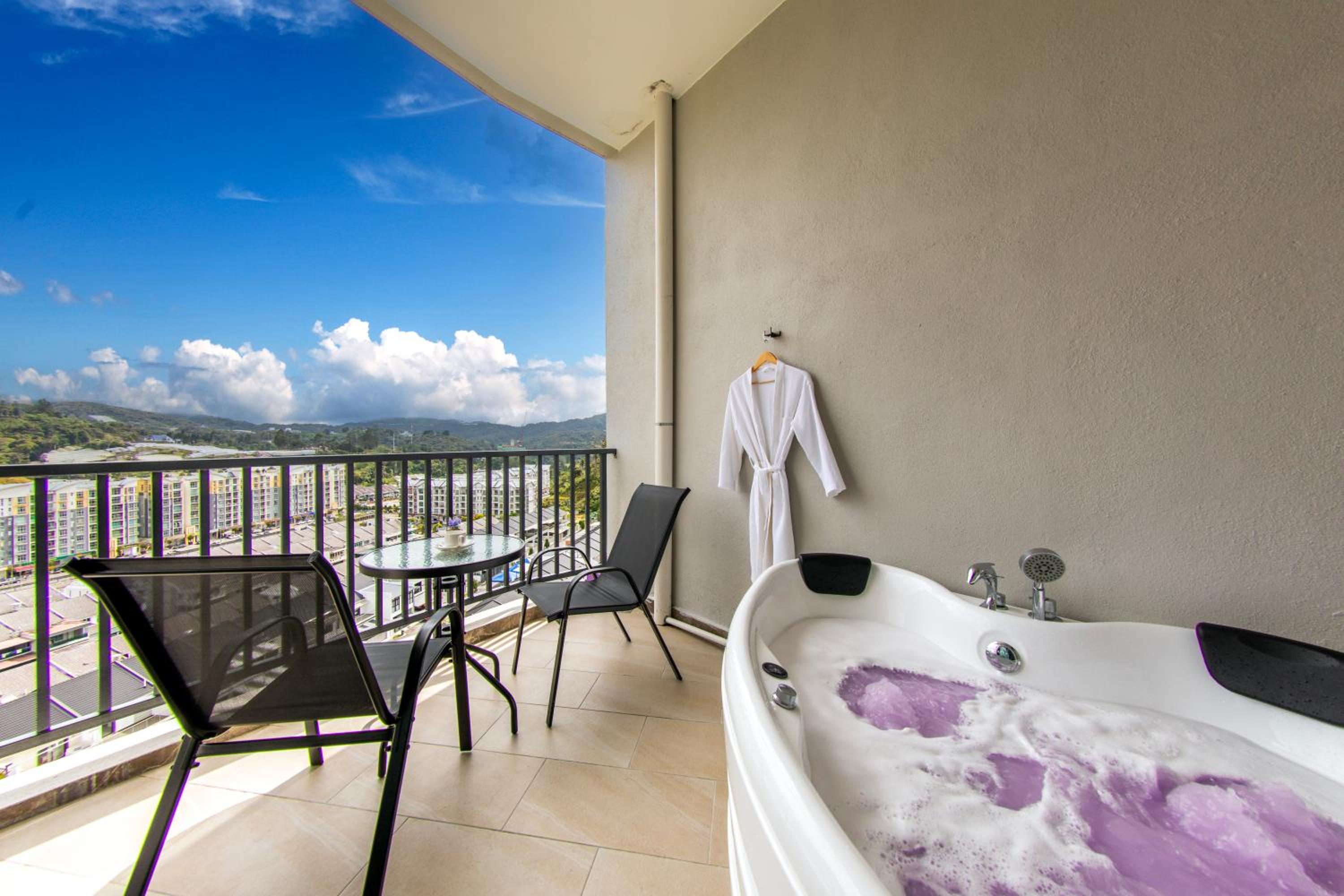 Executive Suite - Photo 5