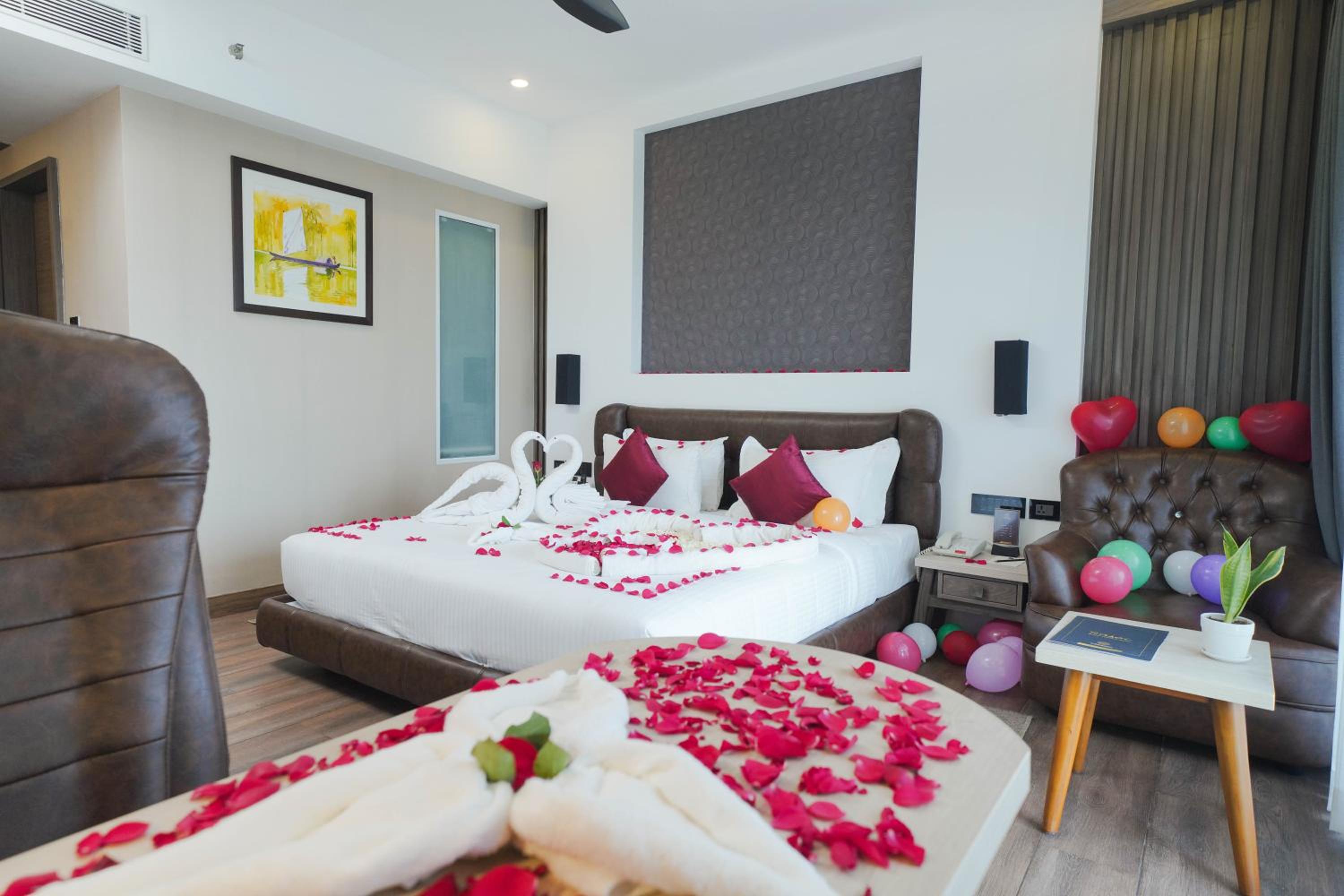 Superior King Room with 15% off on session of 60 mins Spa