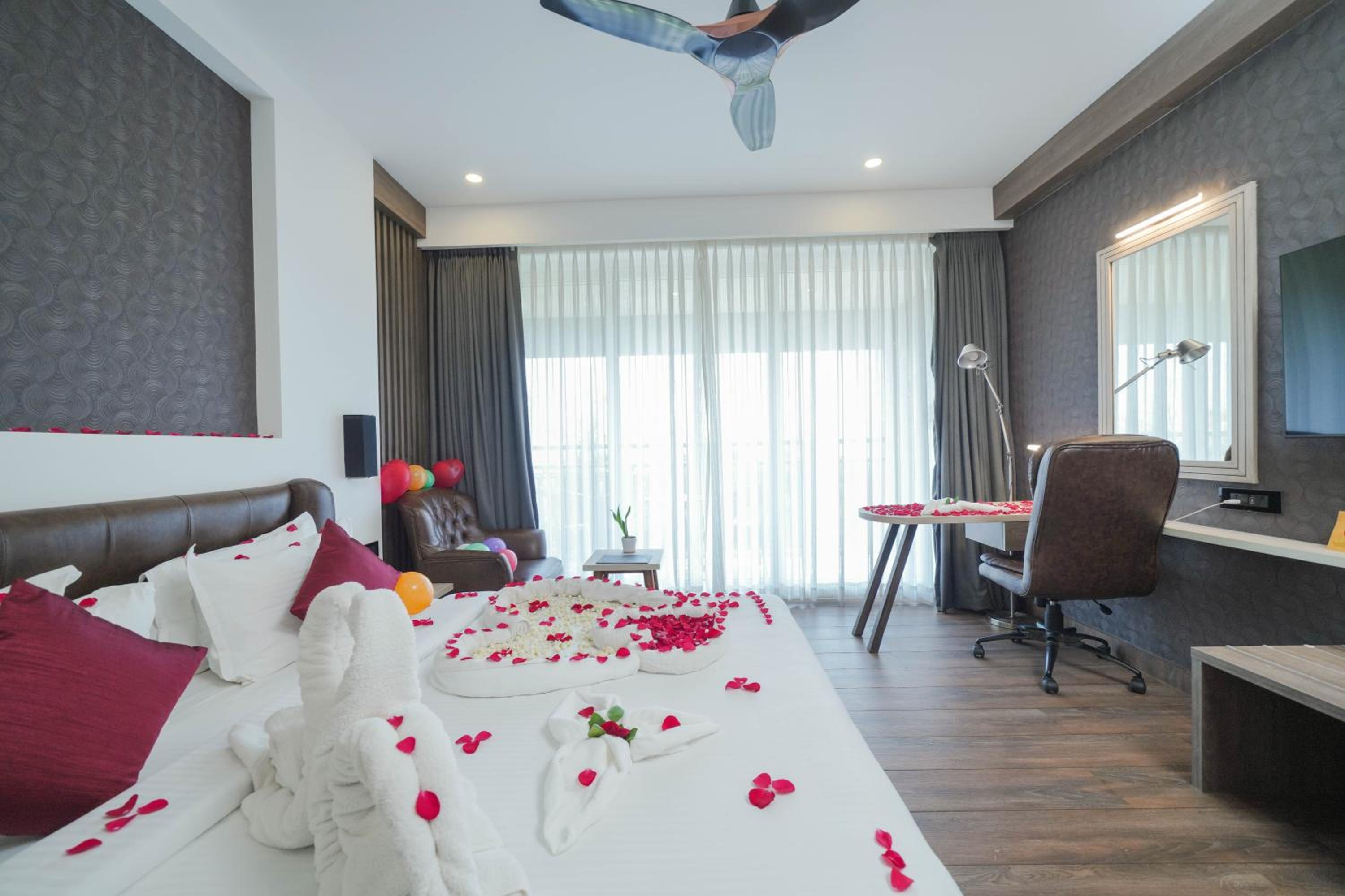 Superior King Room with 15% off on session of 60 mins Spa