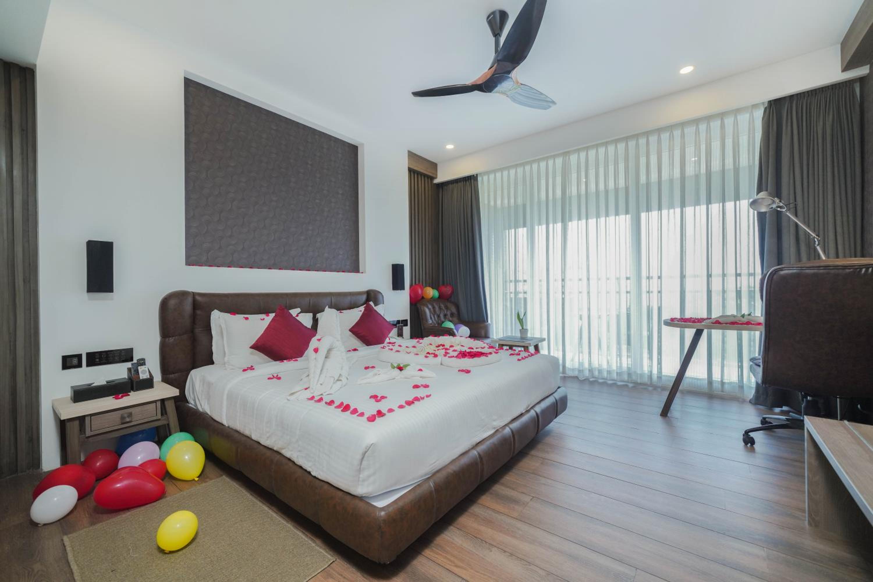 Superior King Room with 15% off on session of 60 mins Spa