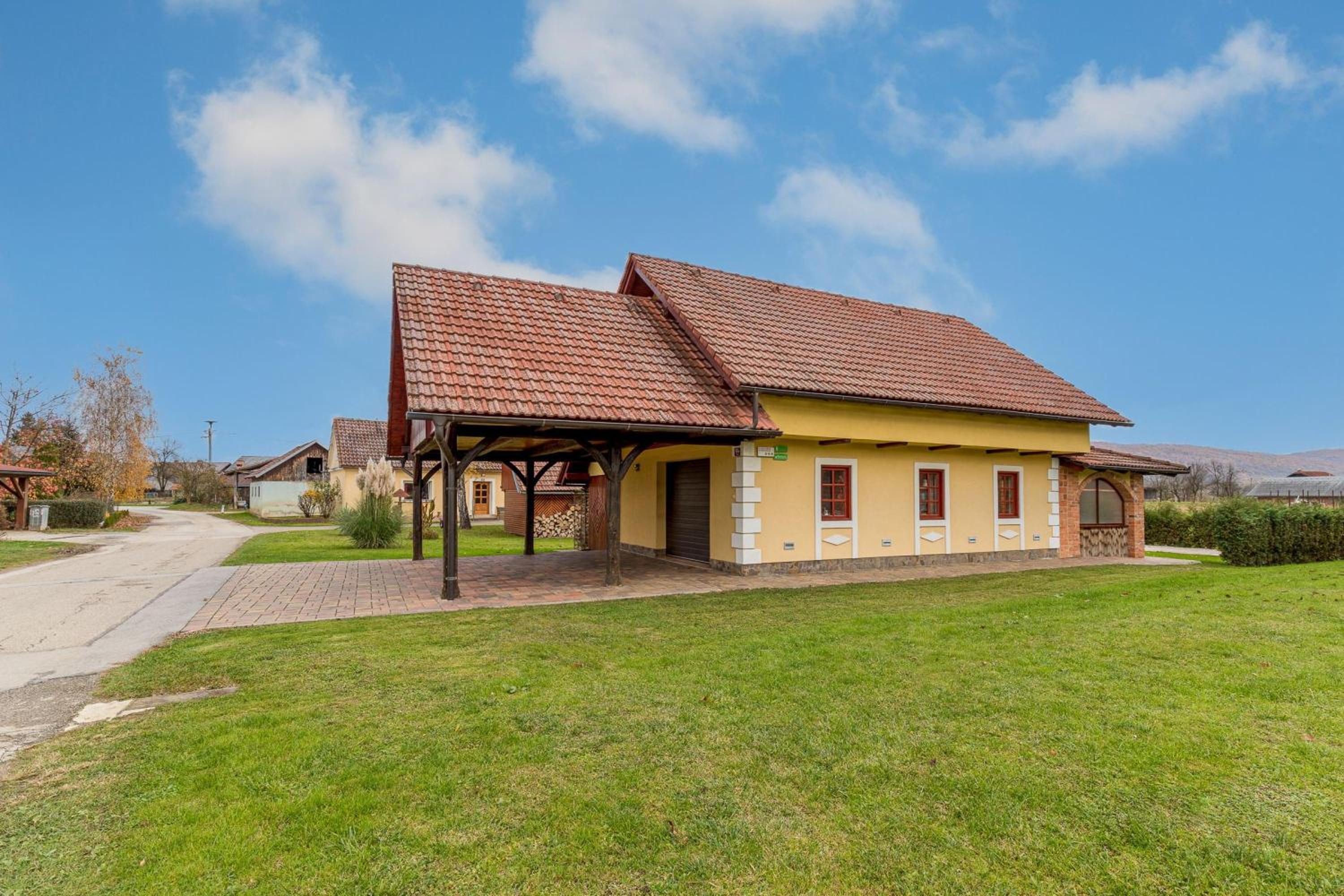 Three-Bedroom House photo 2