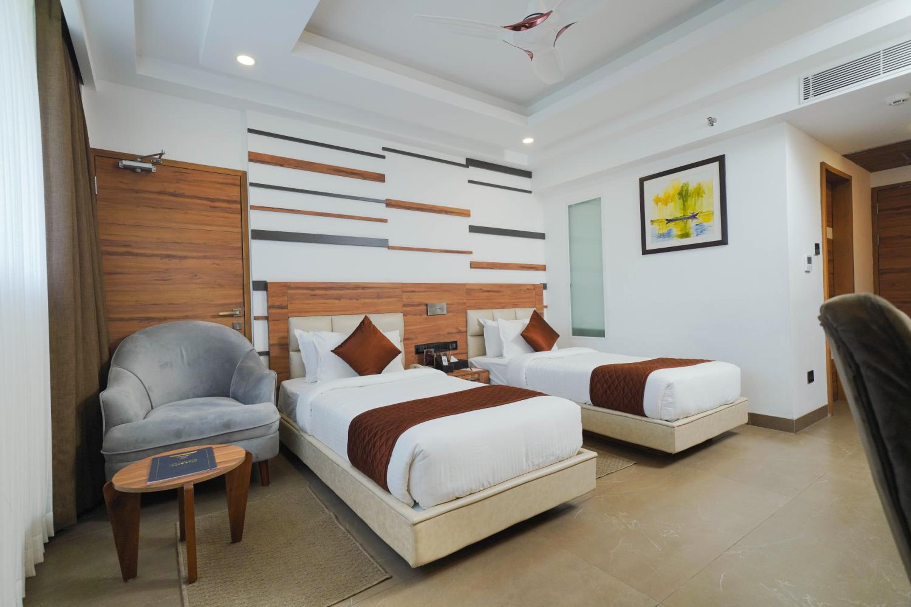 Deluxe Room with 15% off on session of 60 mins Spa