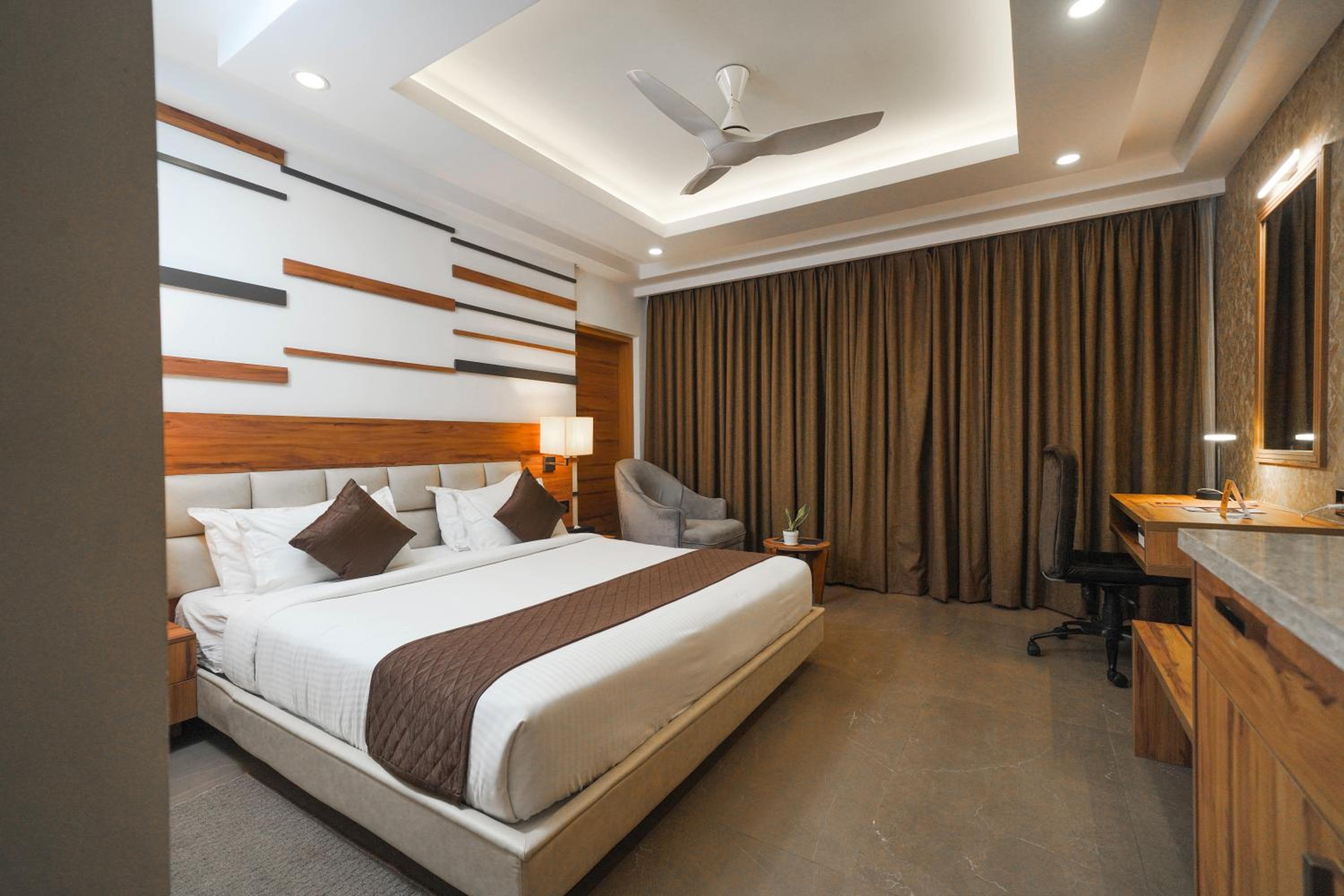 Deluxe Room with 15% off on session of 60 mins Spa