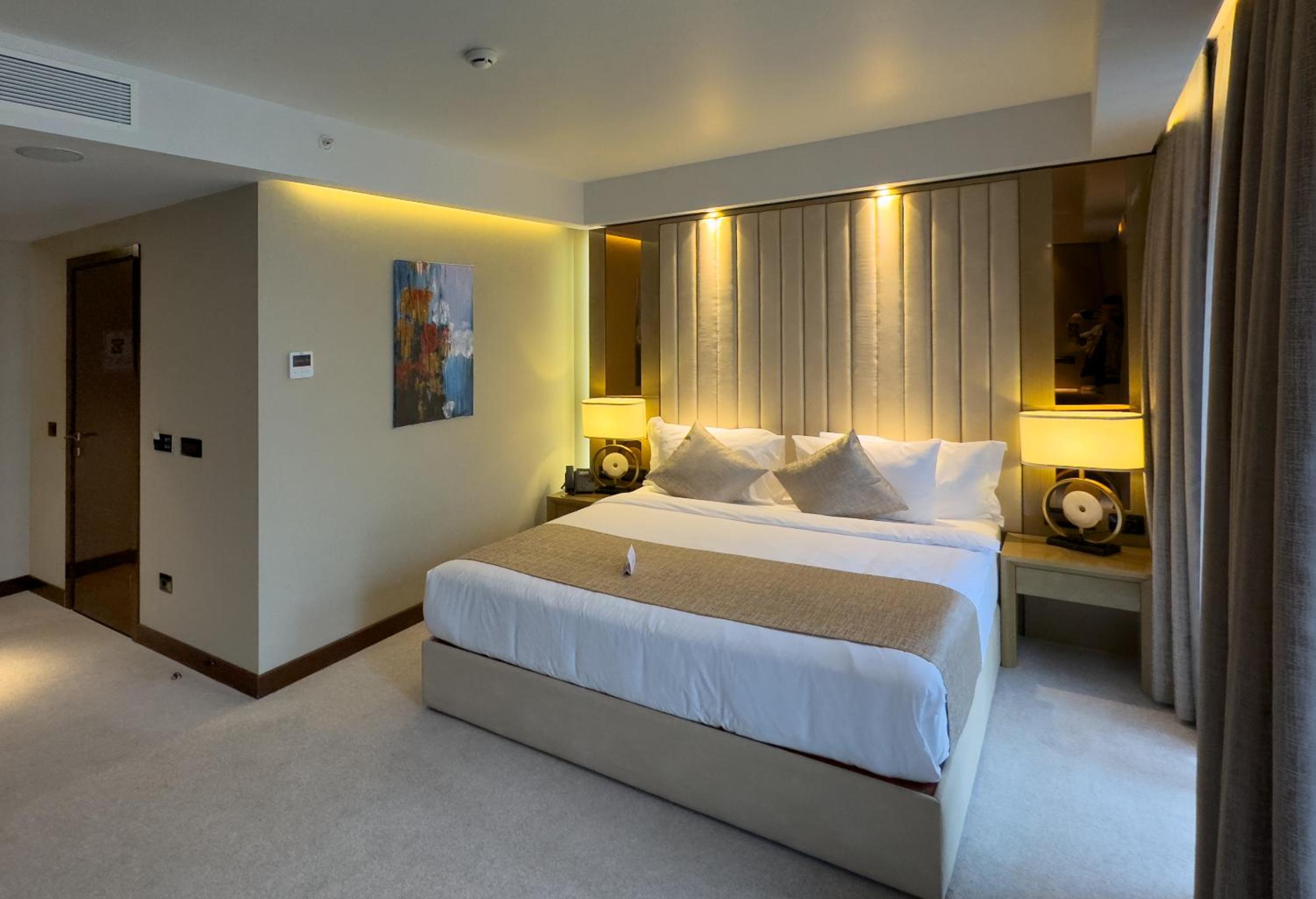 Deluxe Suite - Photo 1