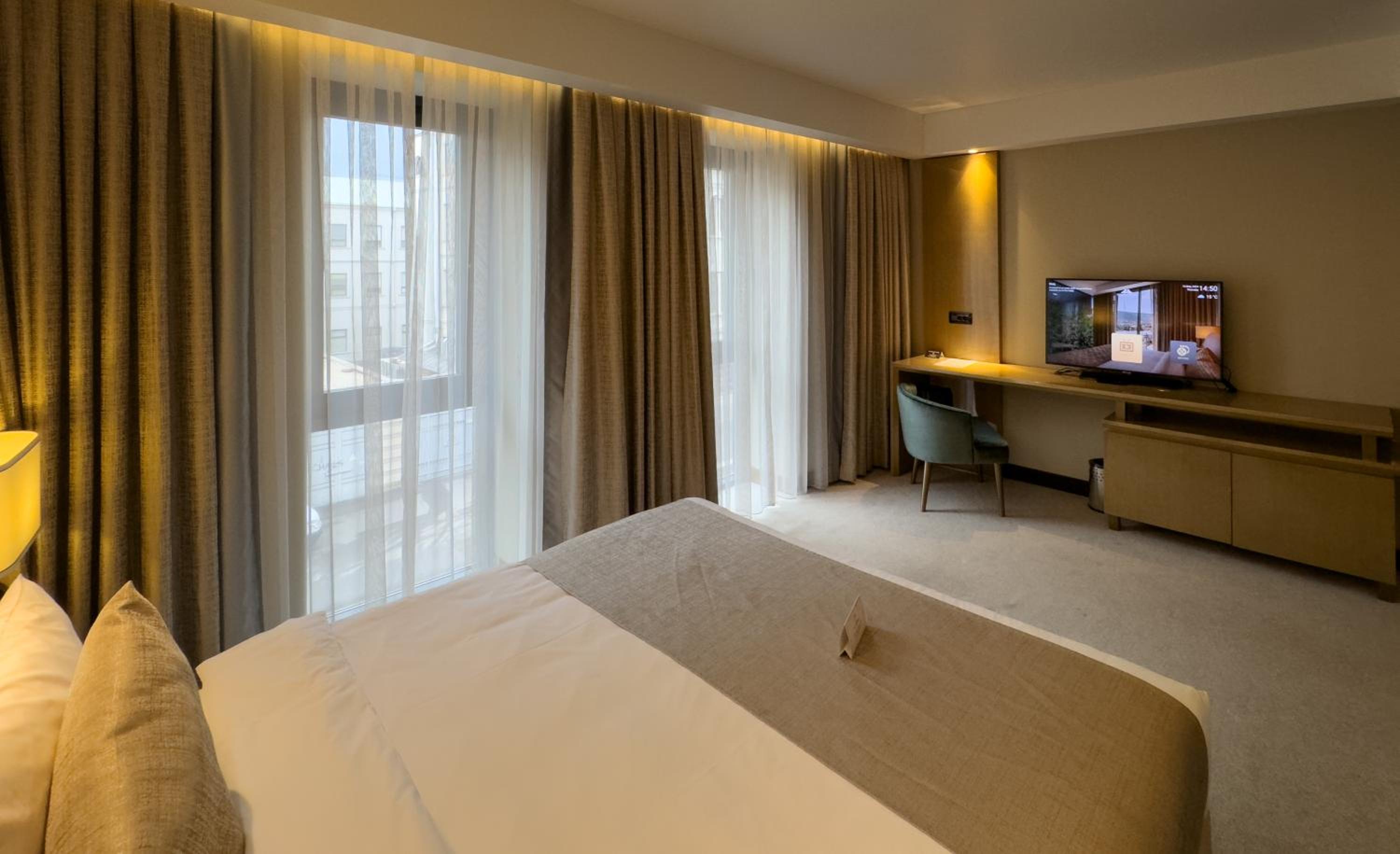 Deluxe Suite - Photo 2